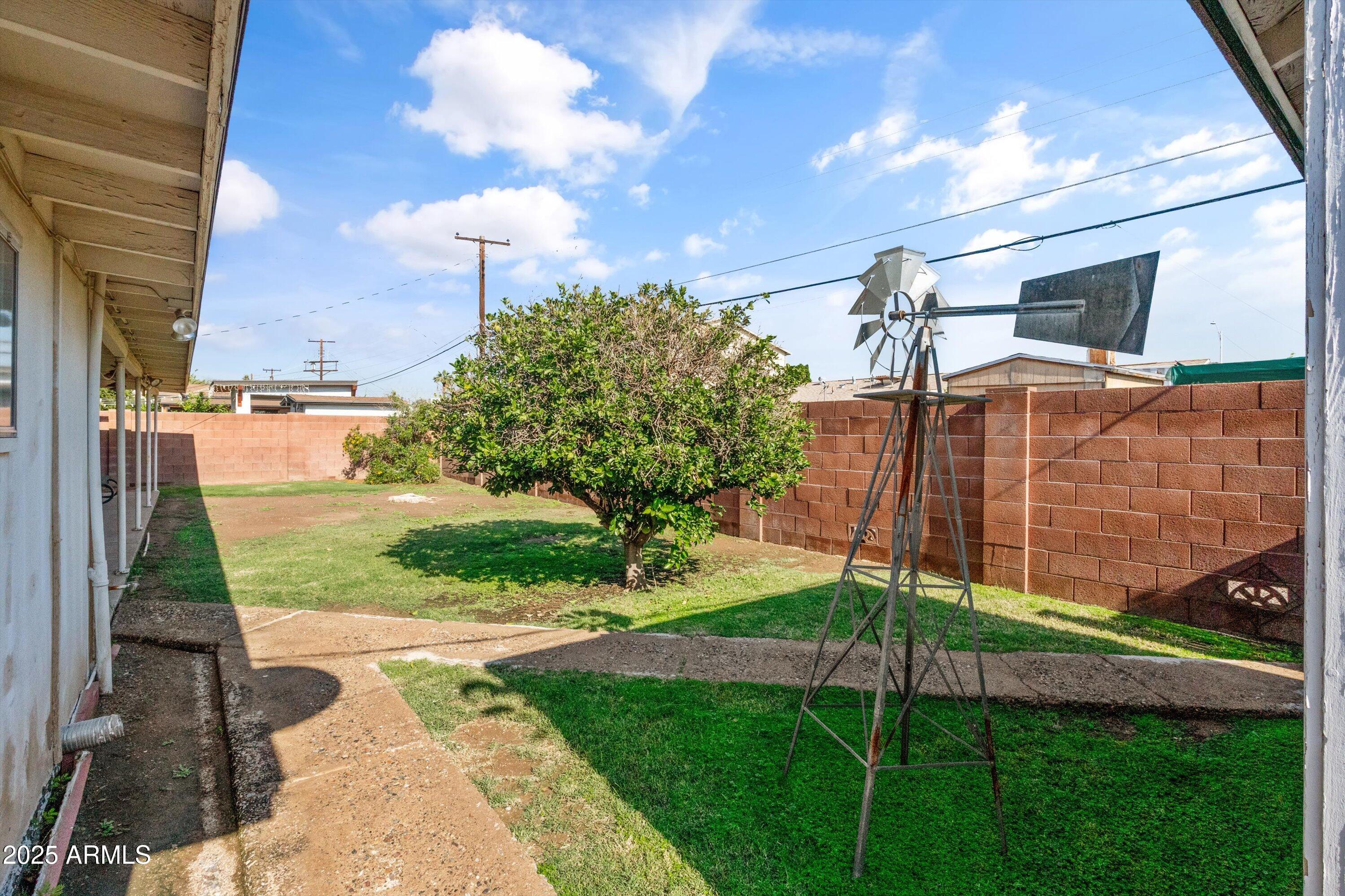 6537 N 41ST Drive