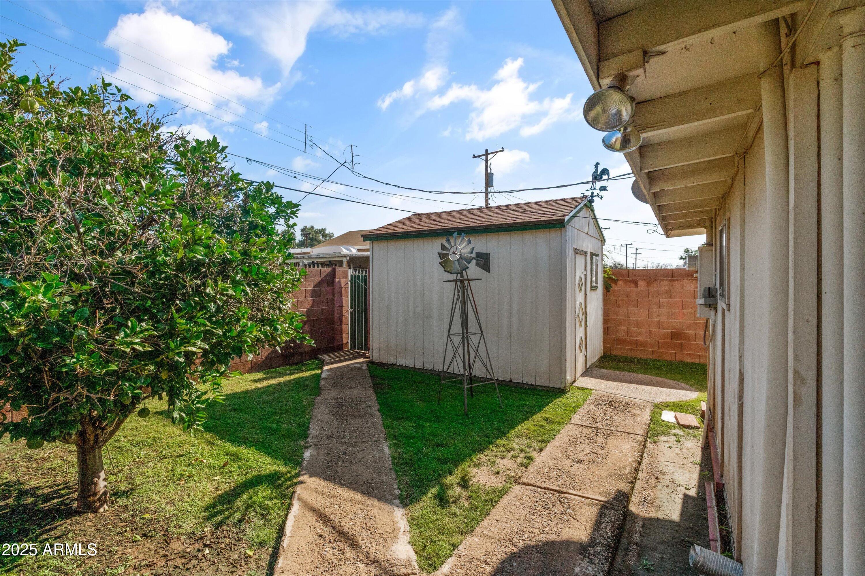 6537 N 41ST Drive