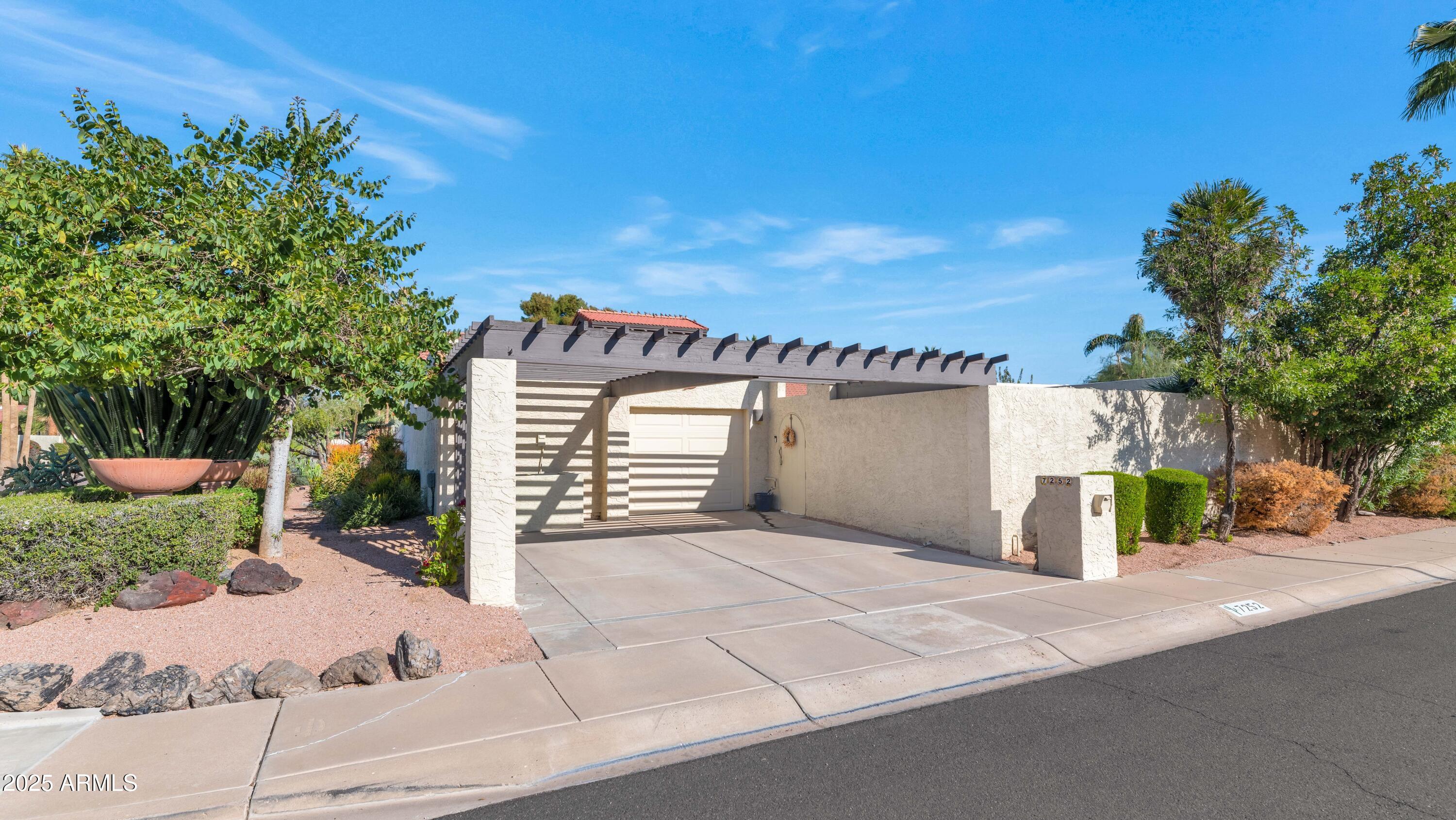 7252 E MAVERICK Road