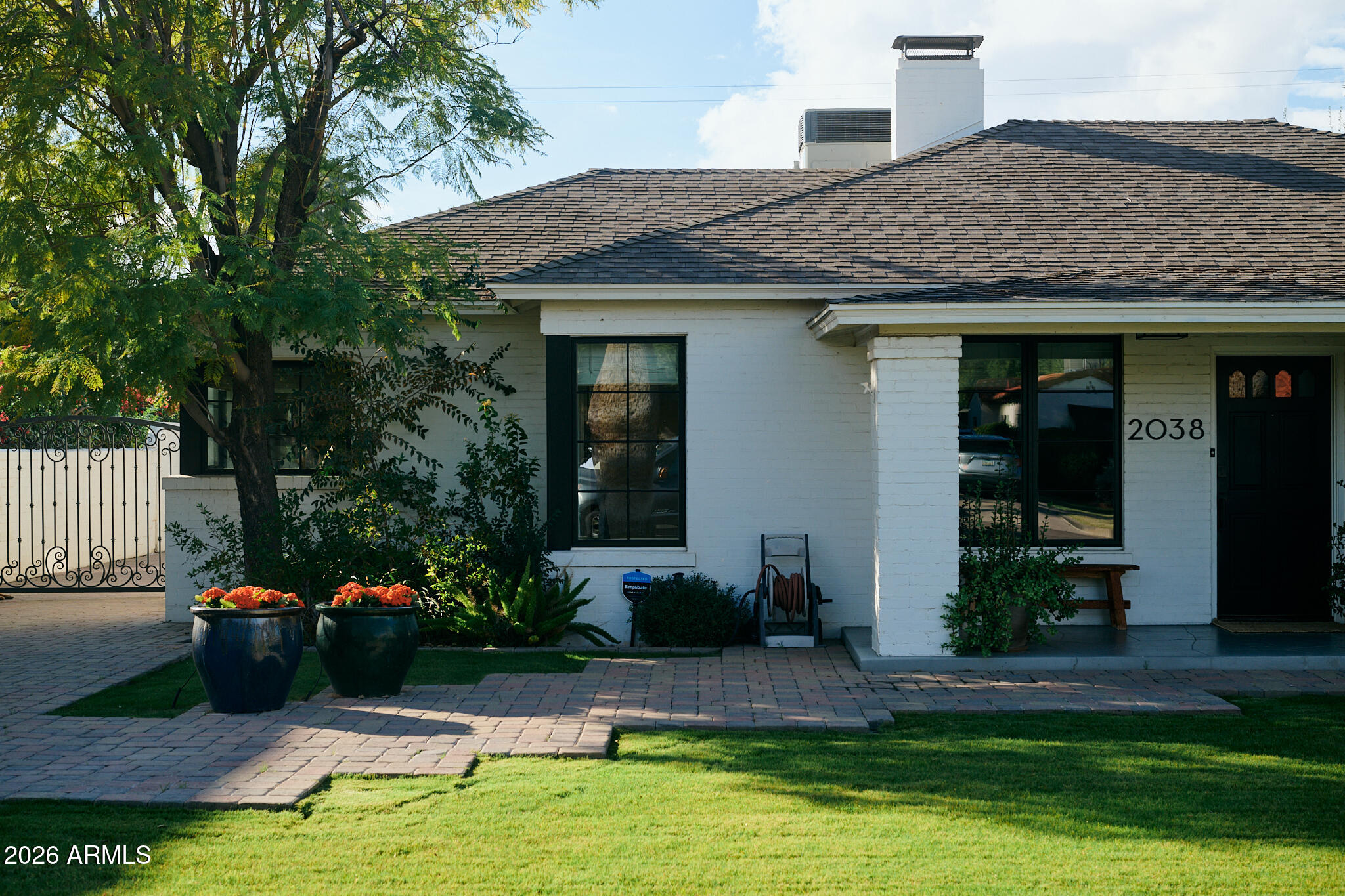 2038 N 11TH Avenue