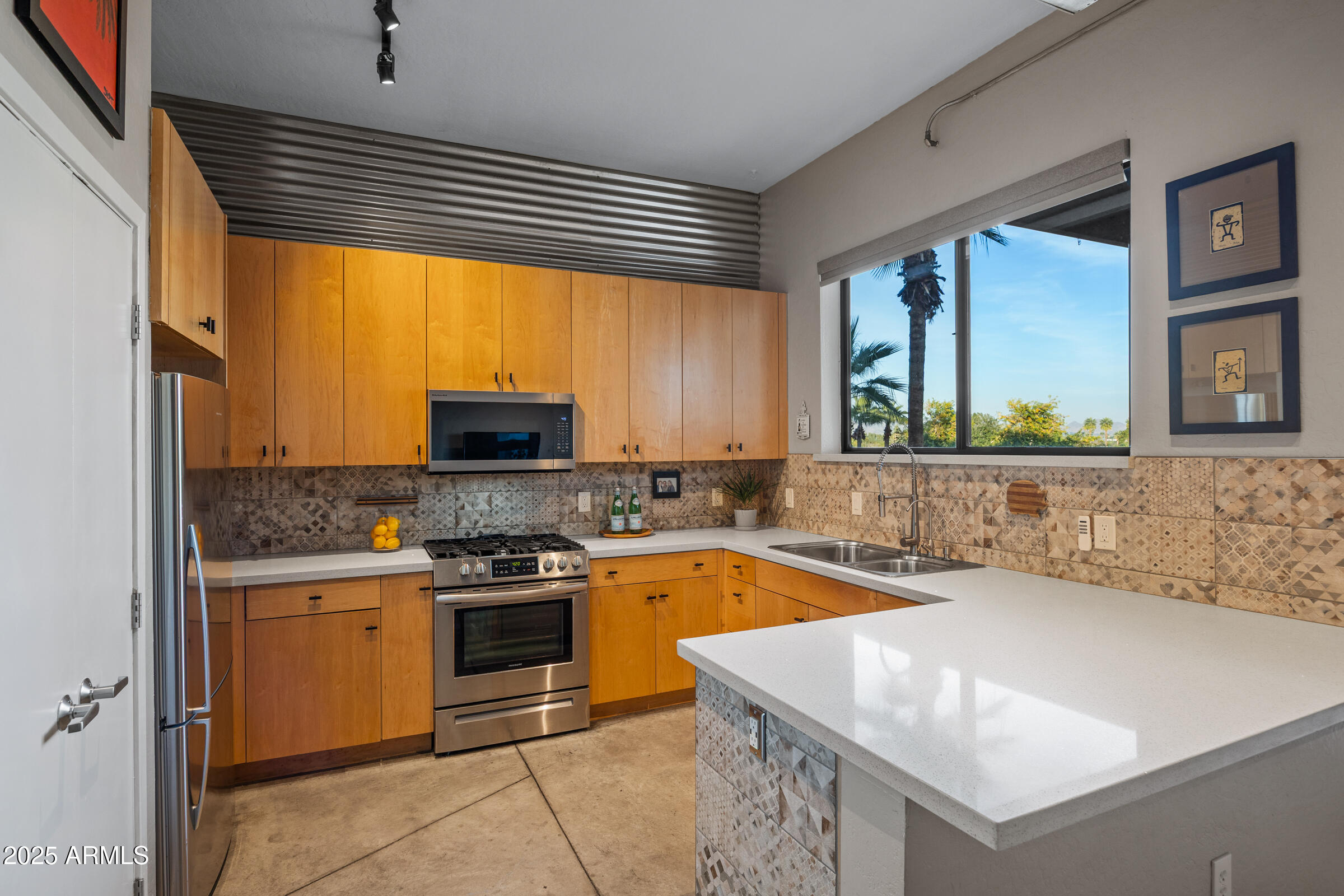 914 E OSBORN Road 306