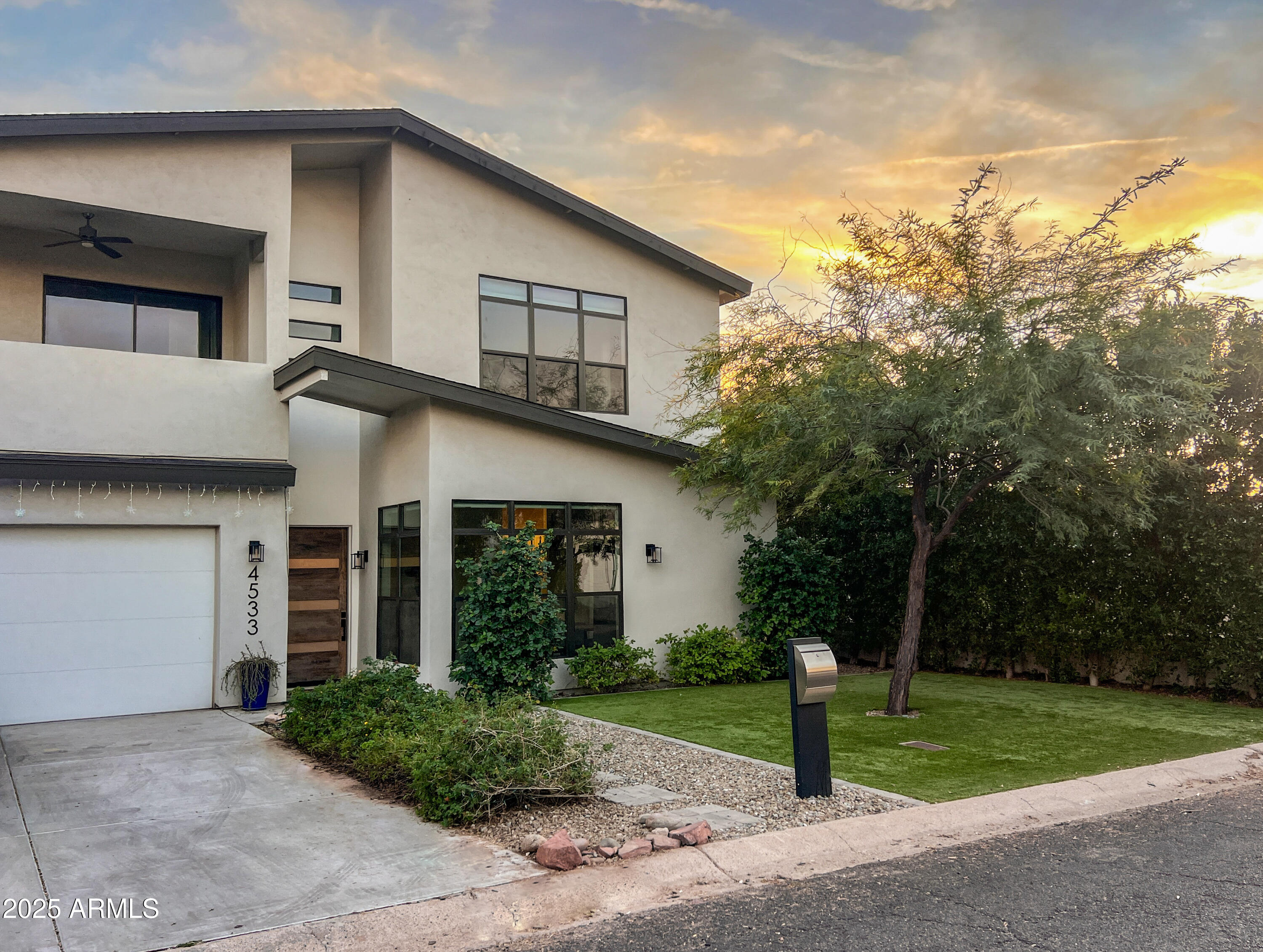 4533 E MONTECITO Avenue