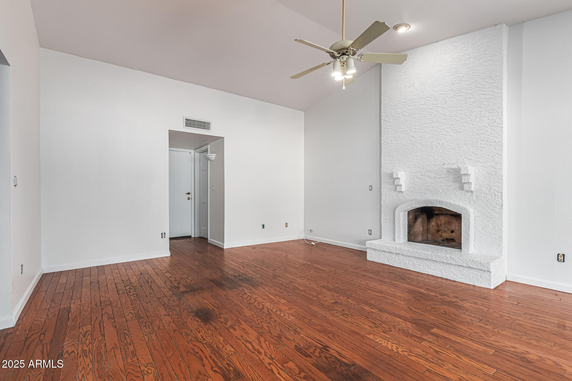 3408 W TOPEKA Drive