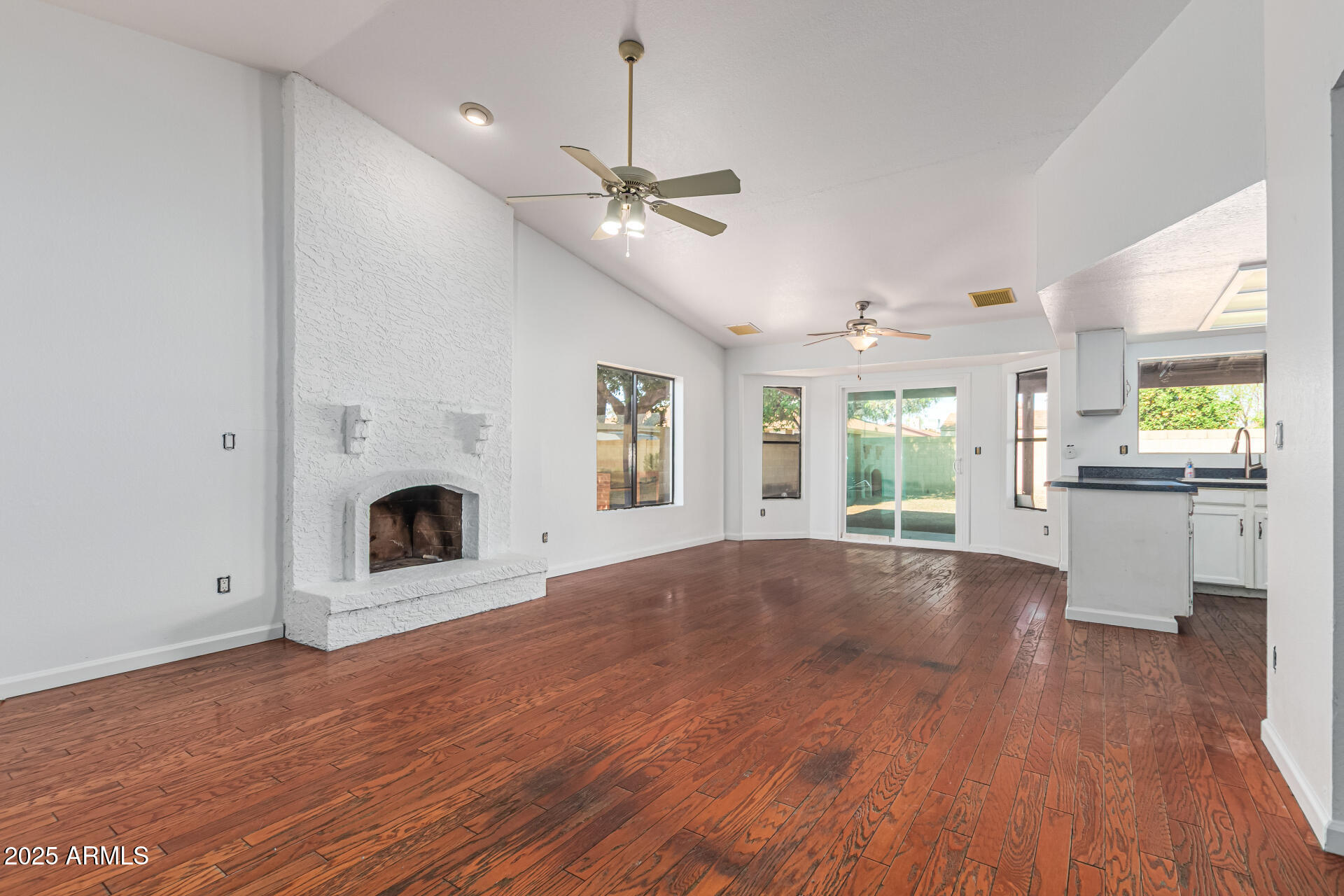3408 W TOPEKA Drive