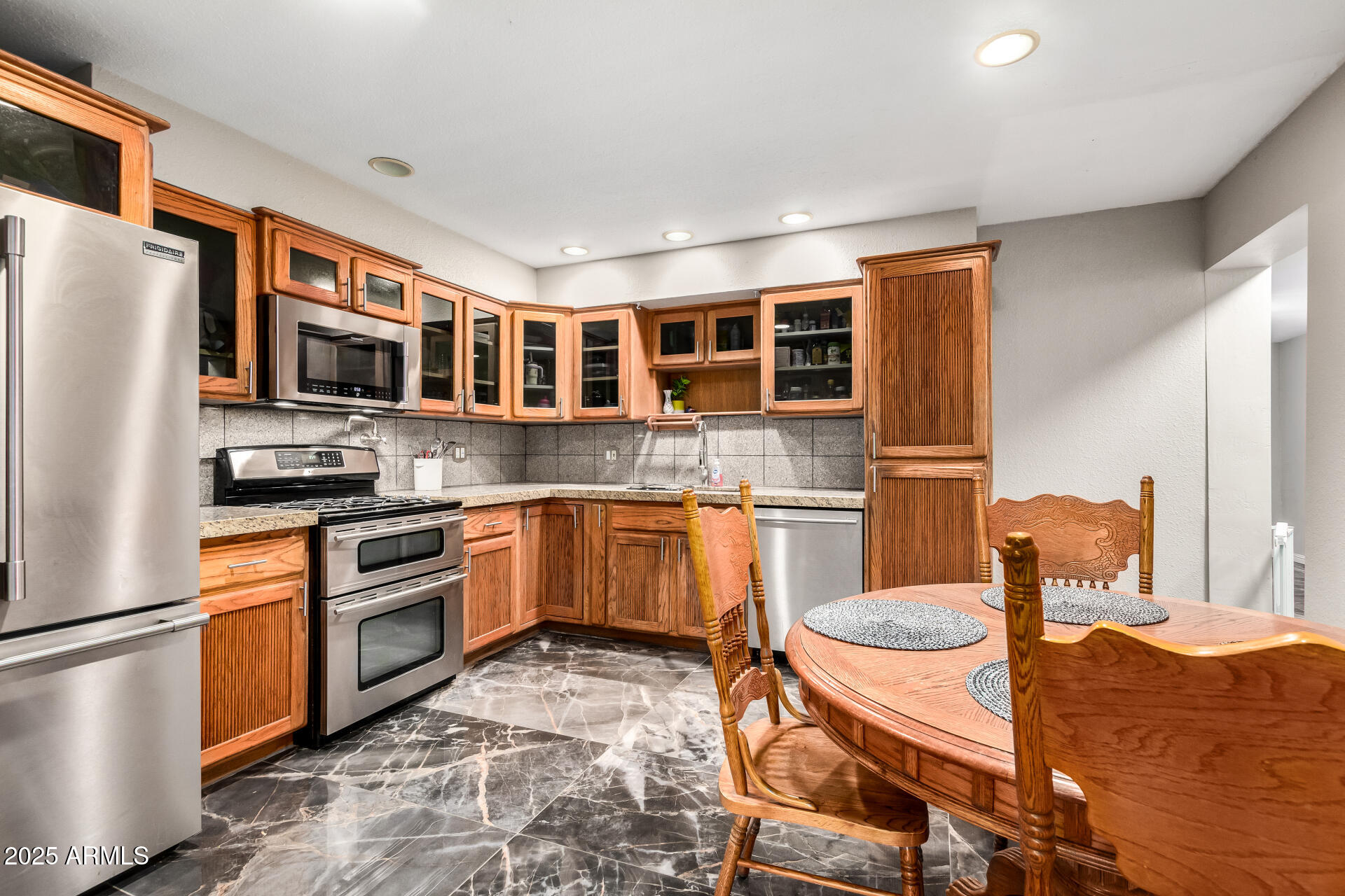 2301 E MARILYN Road