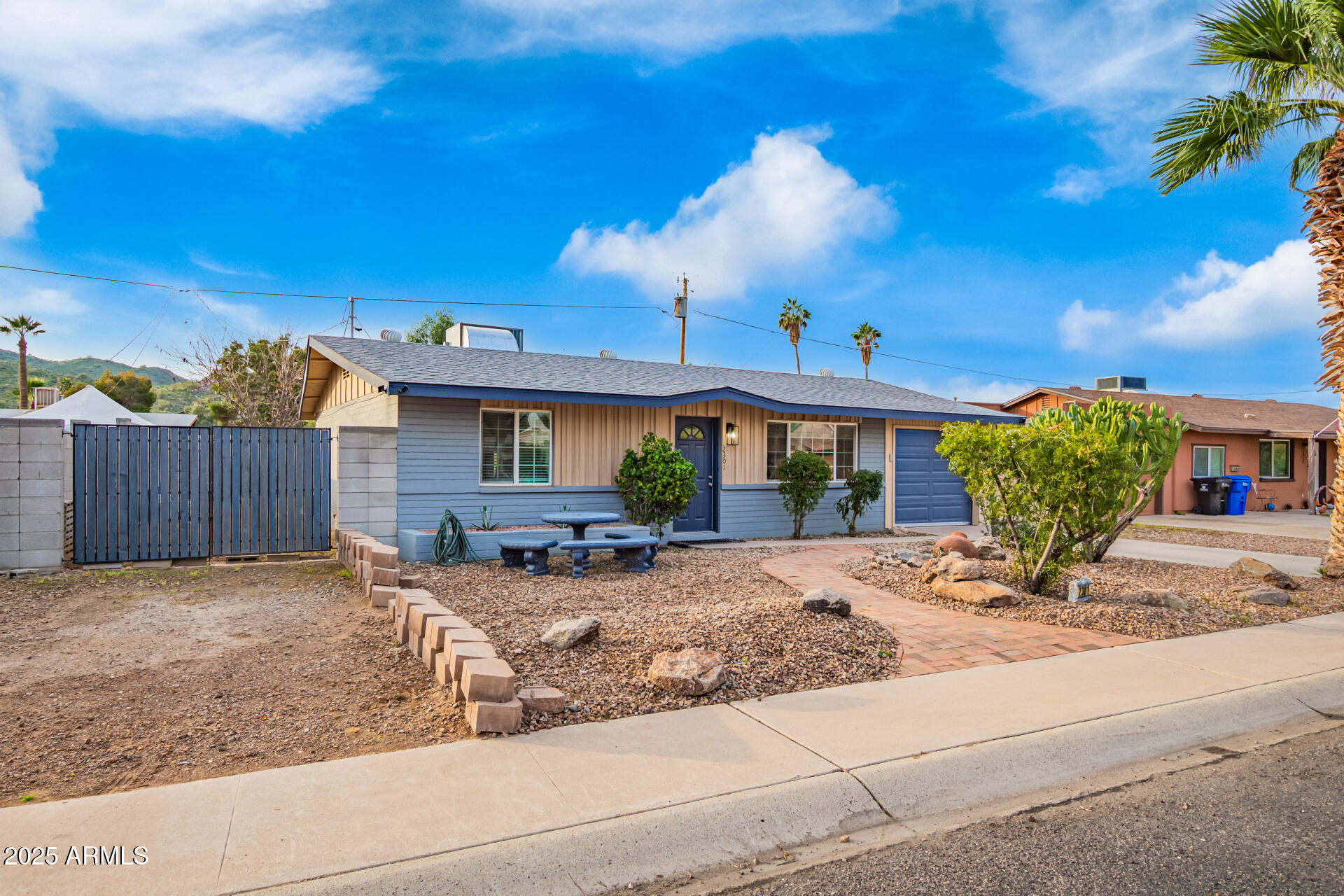 2301 E MARILYN Road