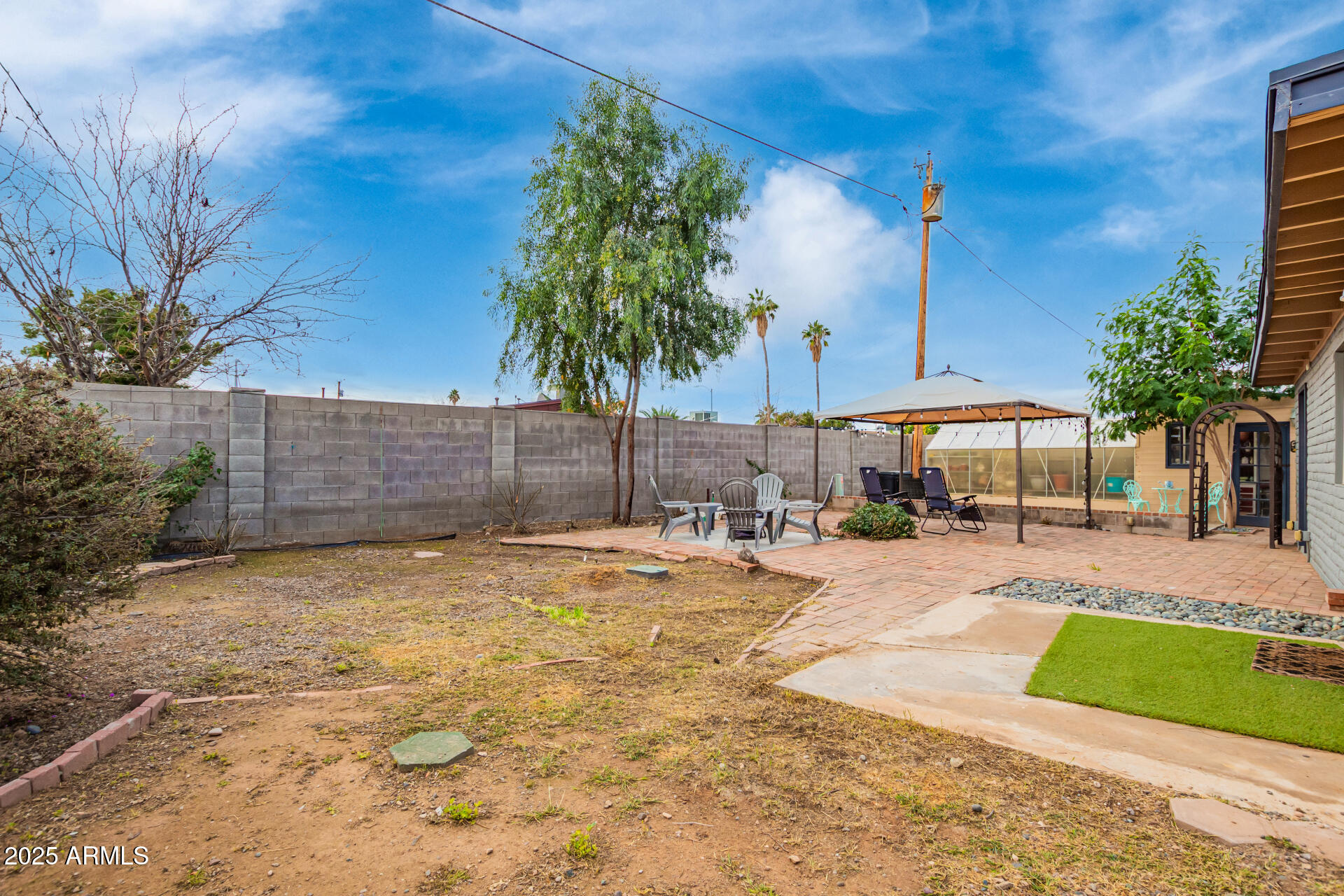 2301 E MARILYN Road