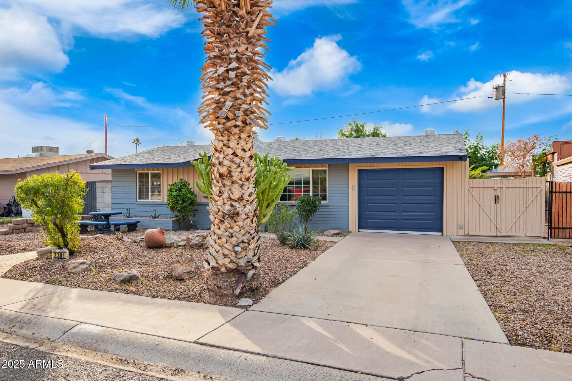 2301 E MARILYN Road