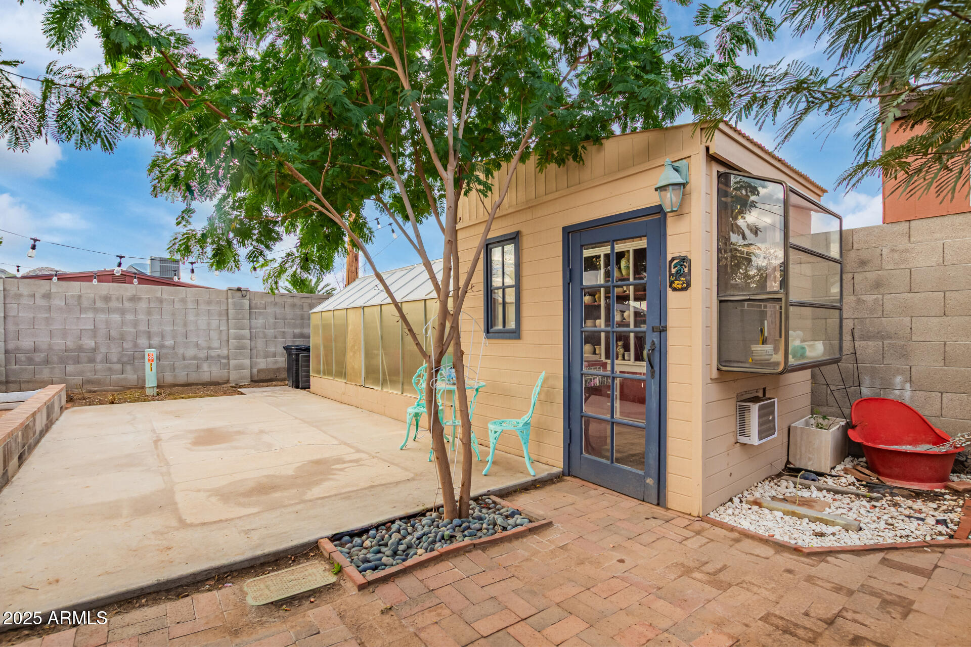 2301 E MARILYN Road