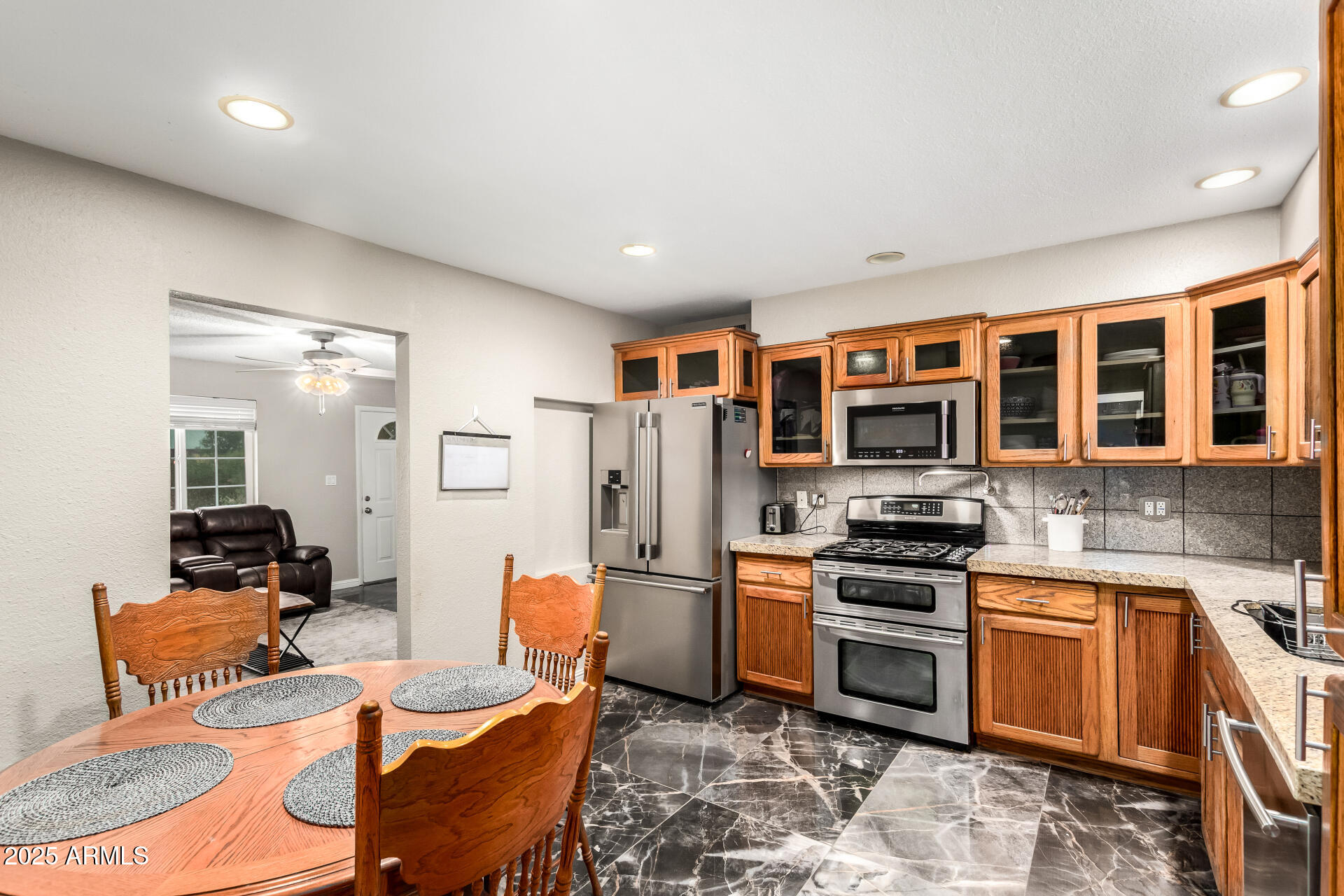 2301 E MARILYN Road