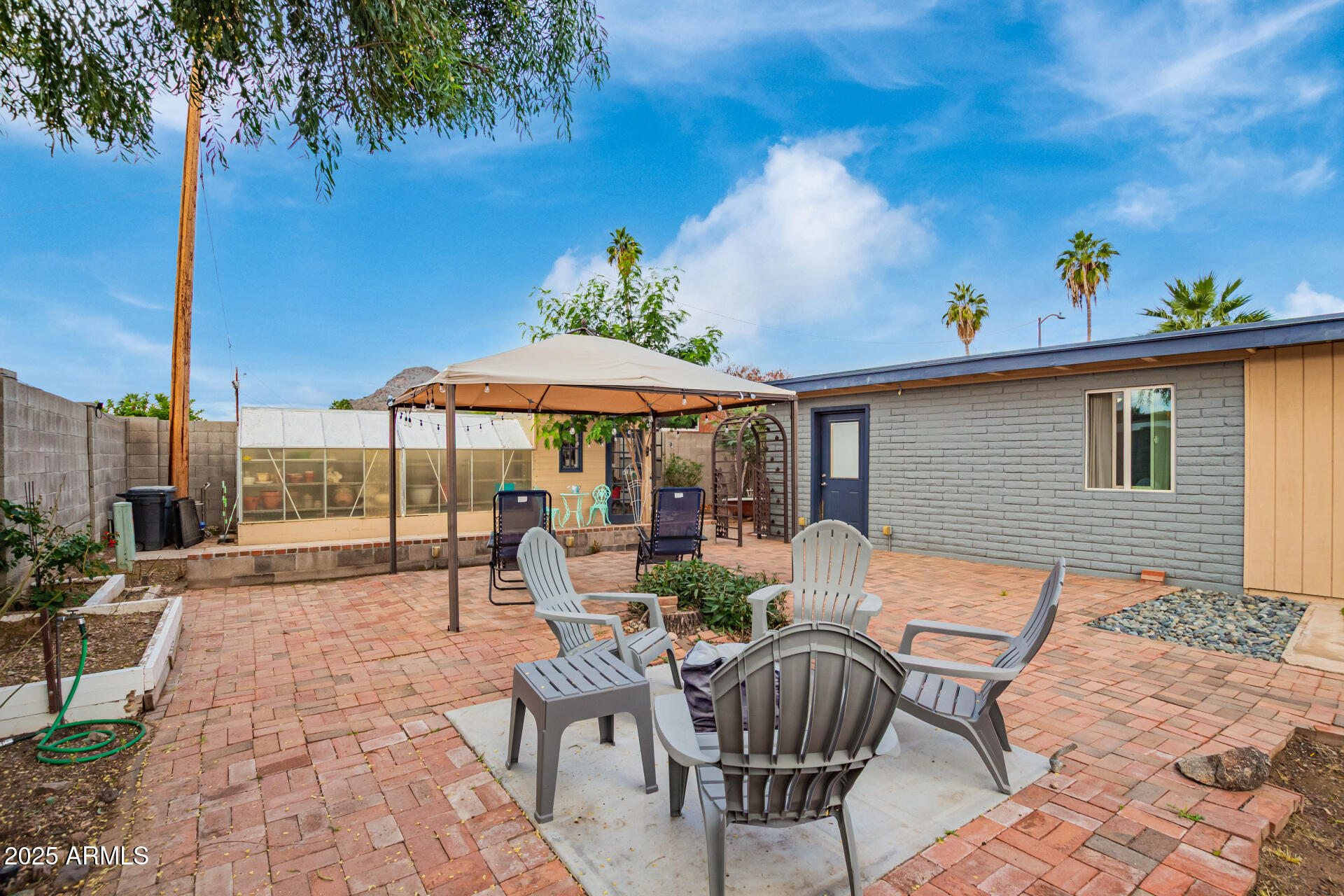 2301 E MARILYN Road