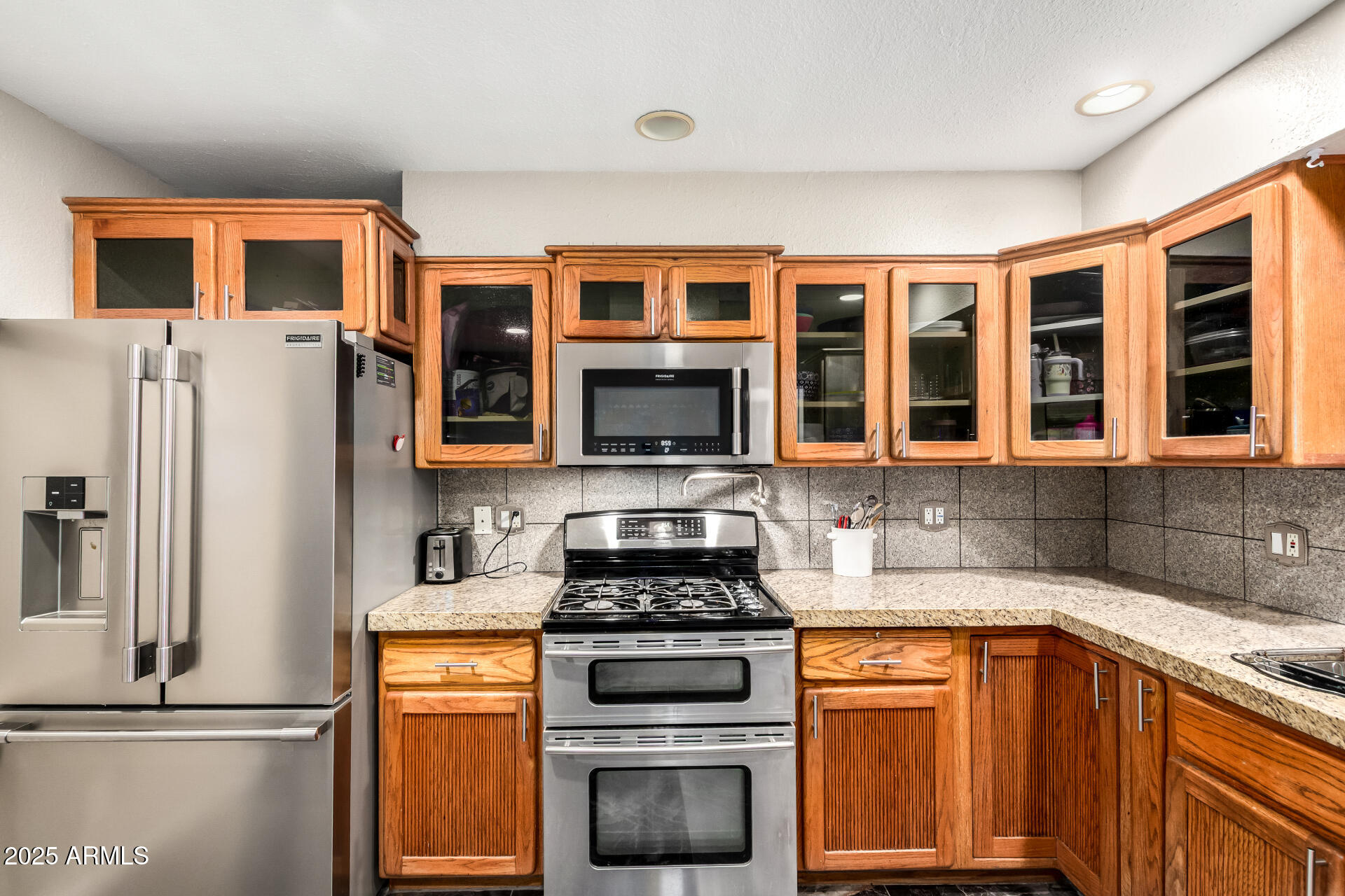 2301 E MARILYN Road
