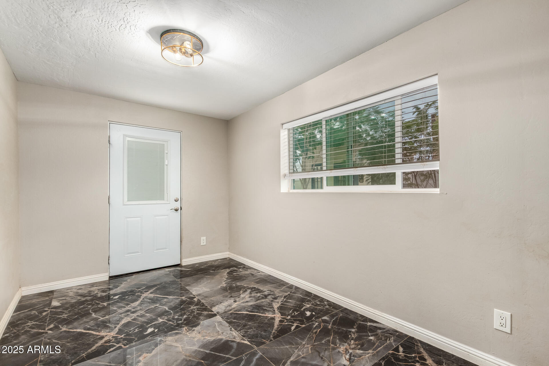 2301 E MARILYN Road