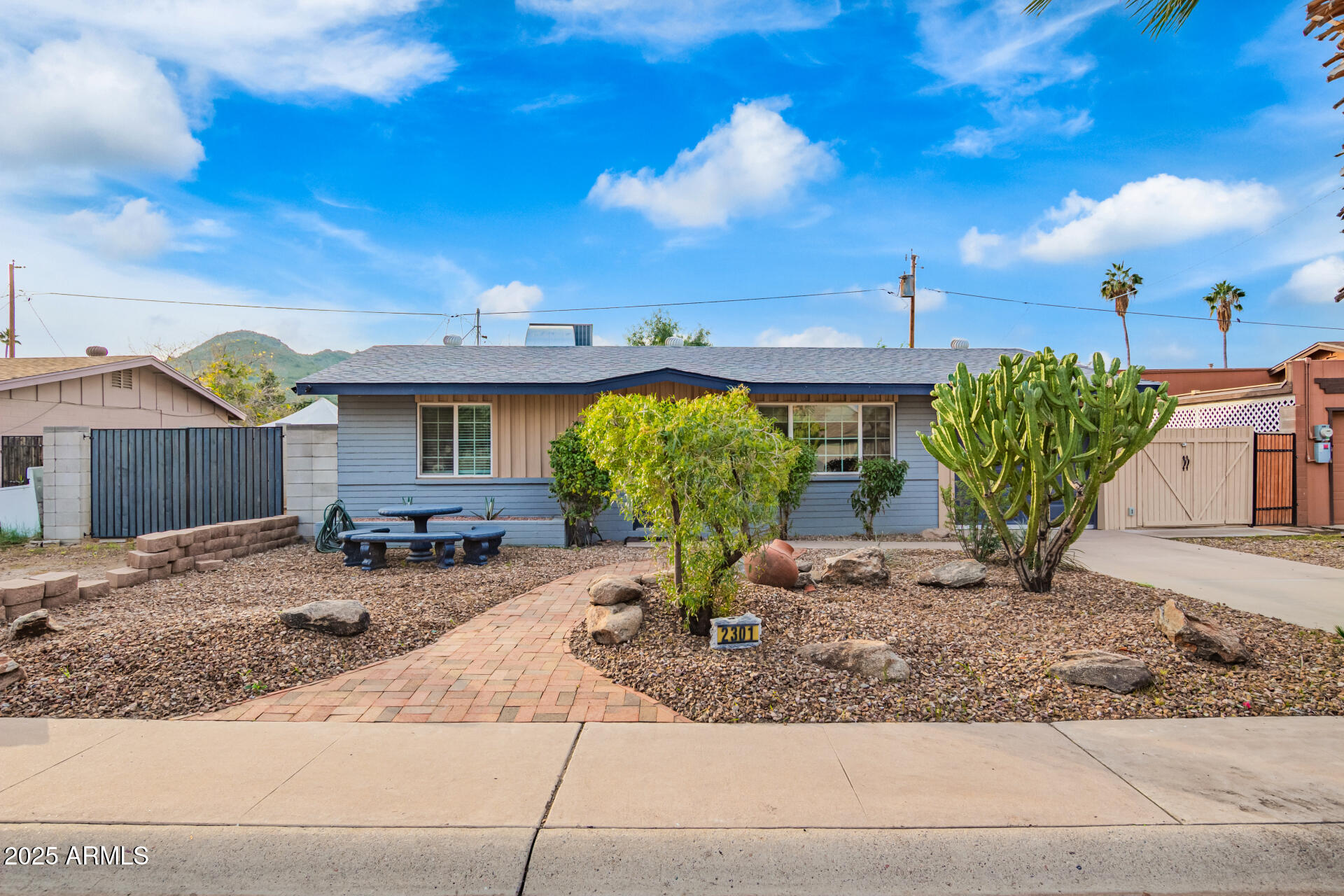 2301 E MARILYN Road