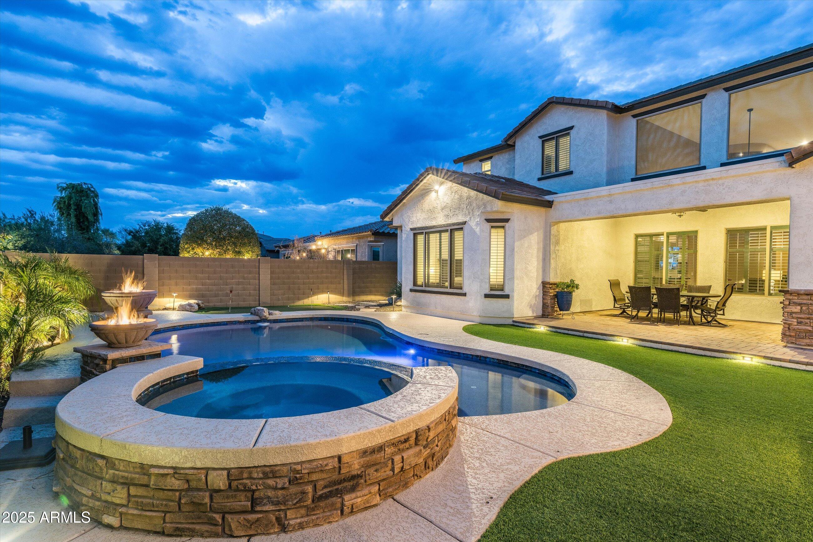 1535 W MOLLY Lane
