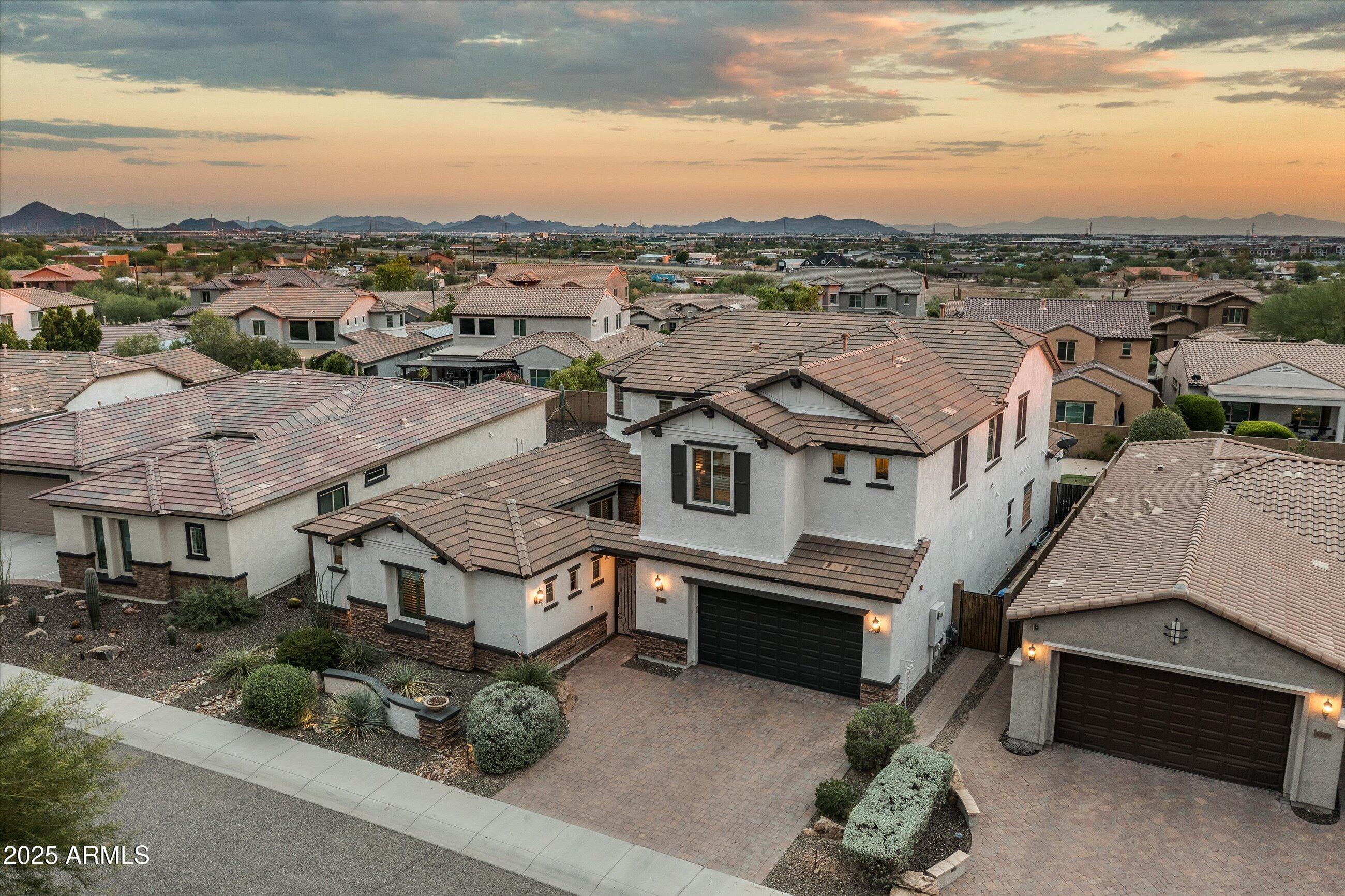 1535 W MOLLY Lane