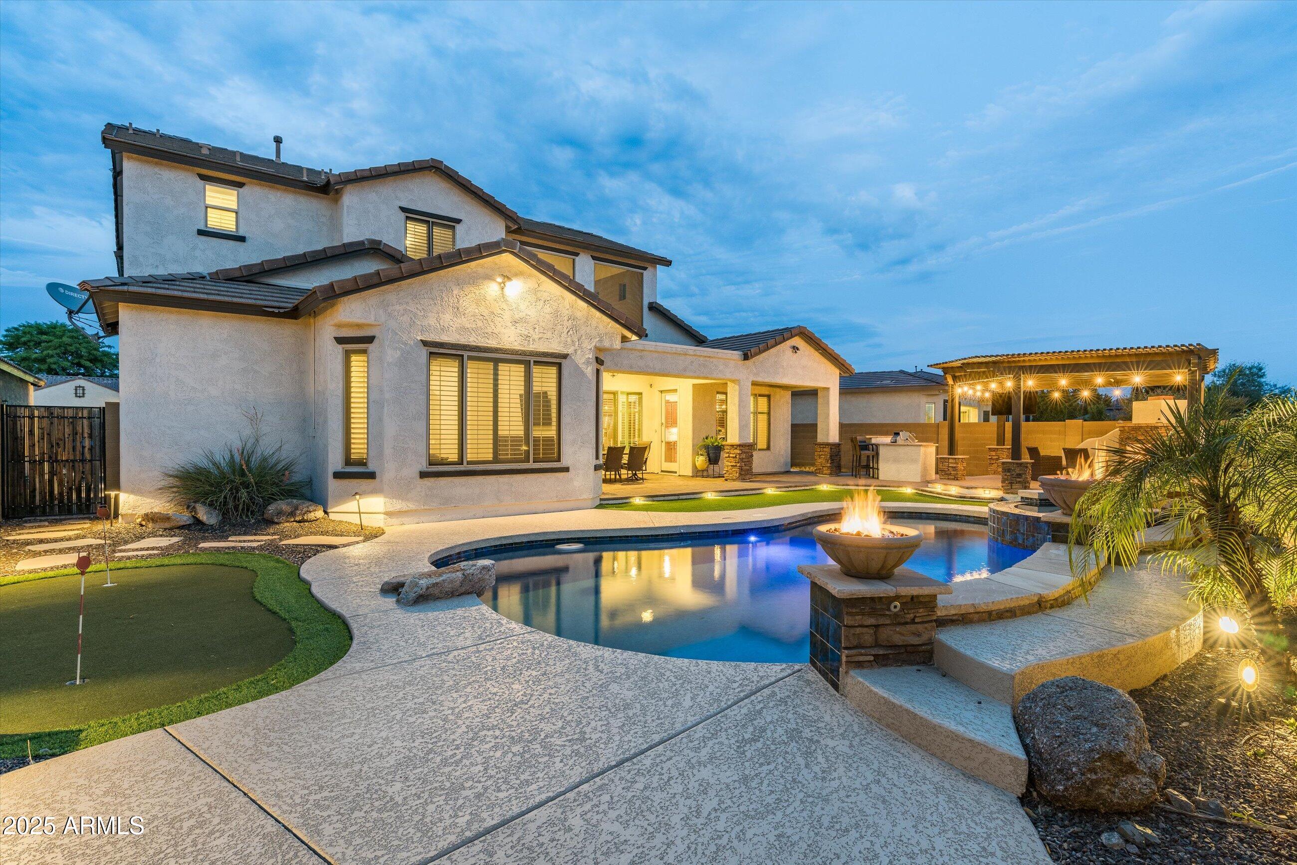 1535 W MOLLY Lane