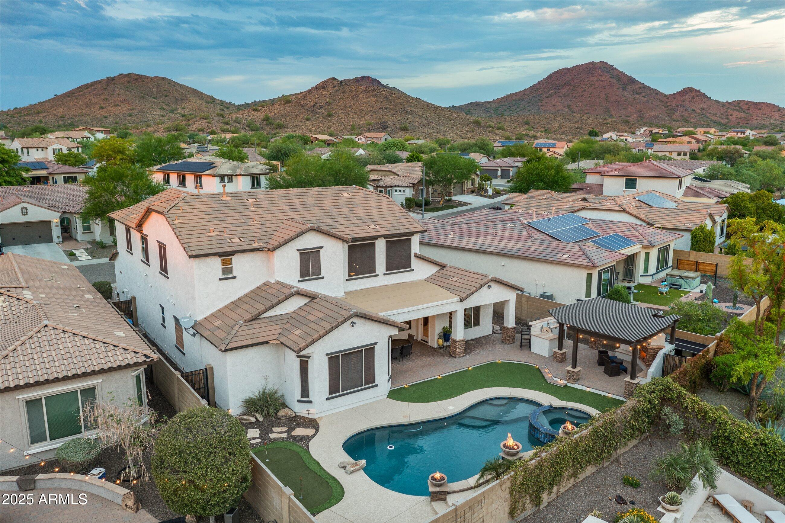 1535 W MOLLY Lane