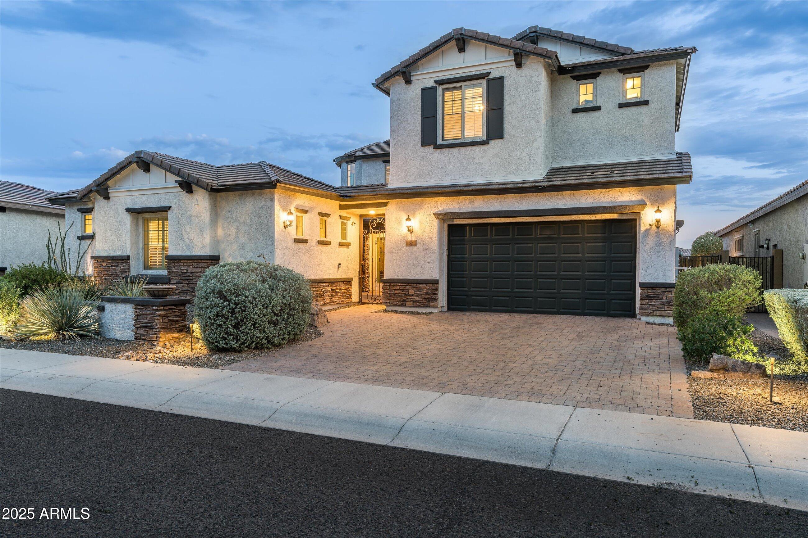 1535 W MOLLY Lane