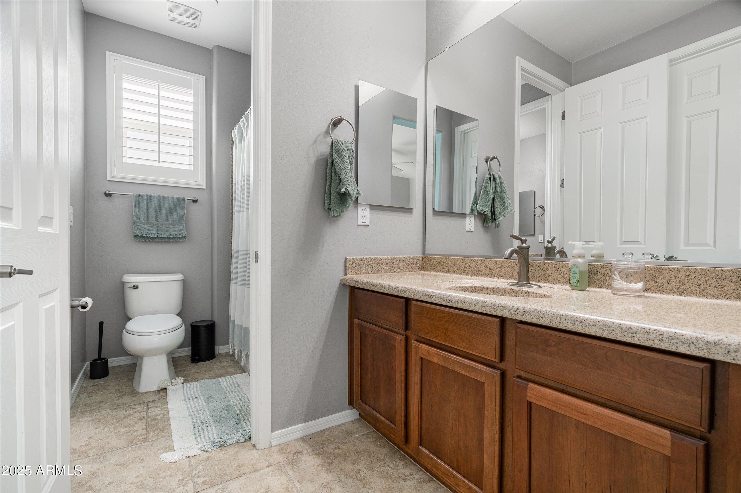 1535 W MOLLY Lane