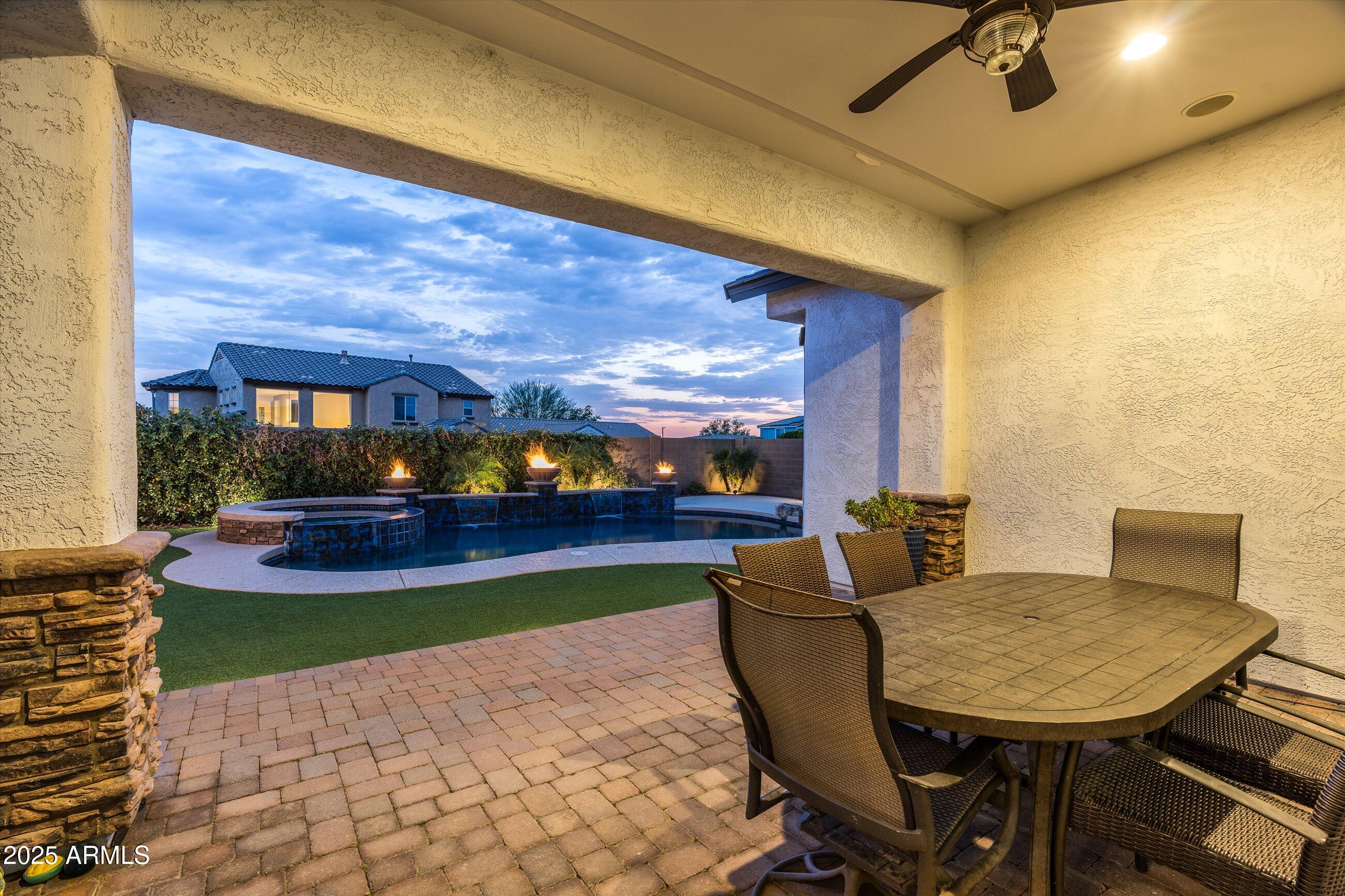 1535 W MOLLY Lane