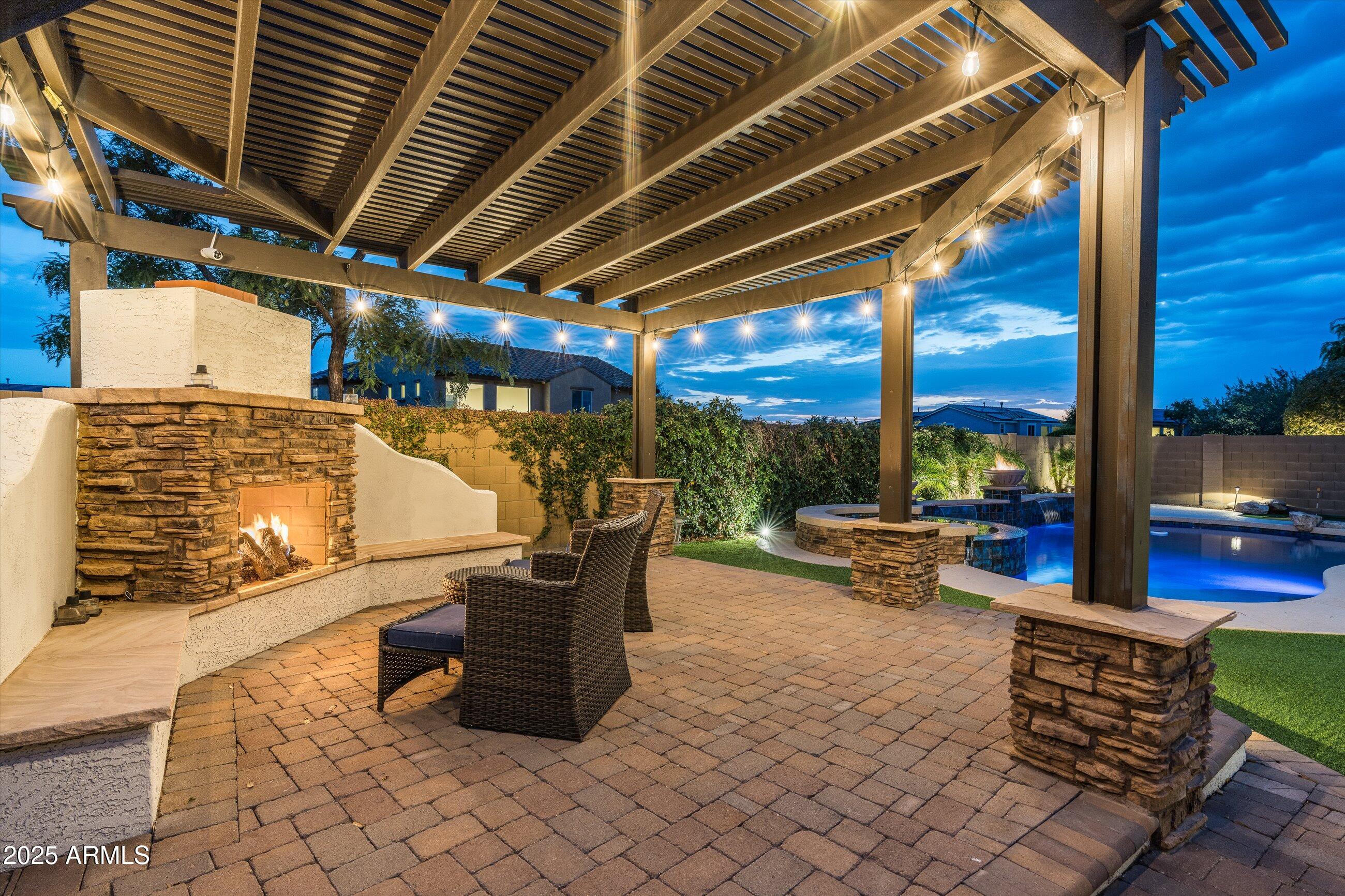 1535 W MOLLY Lane