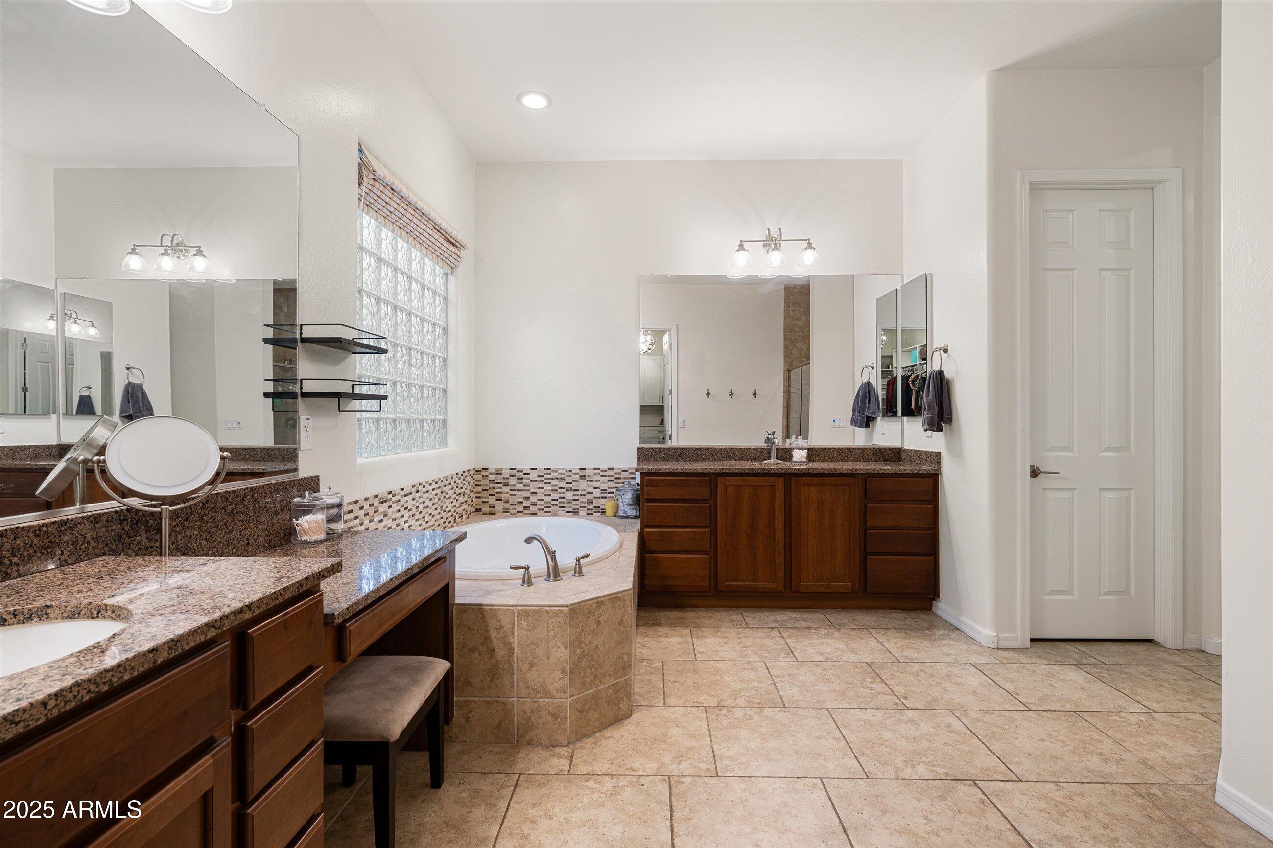 1535 W MOLLY Lane
