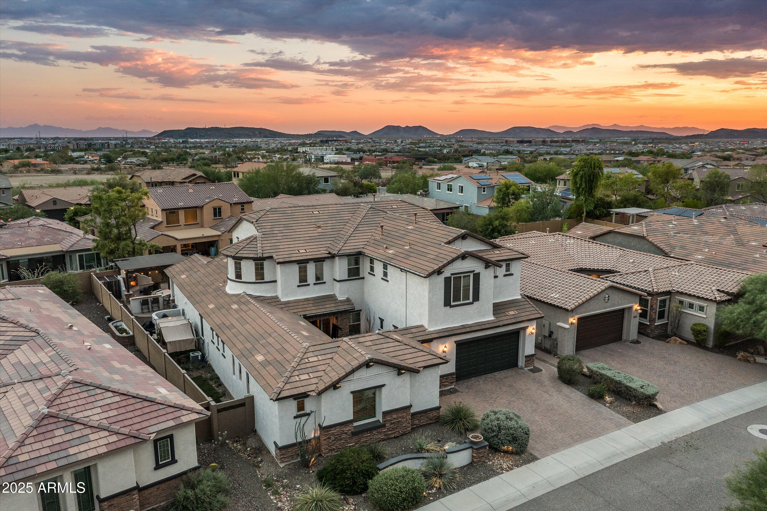 1535 W MOLLY Lane