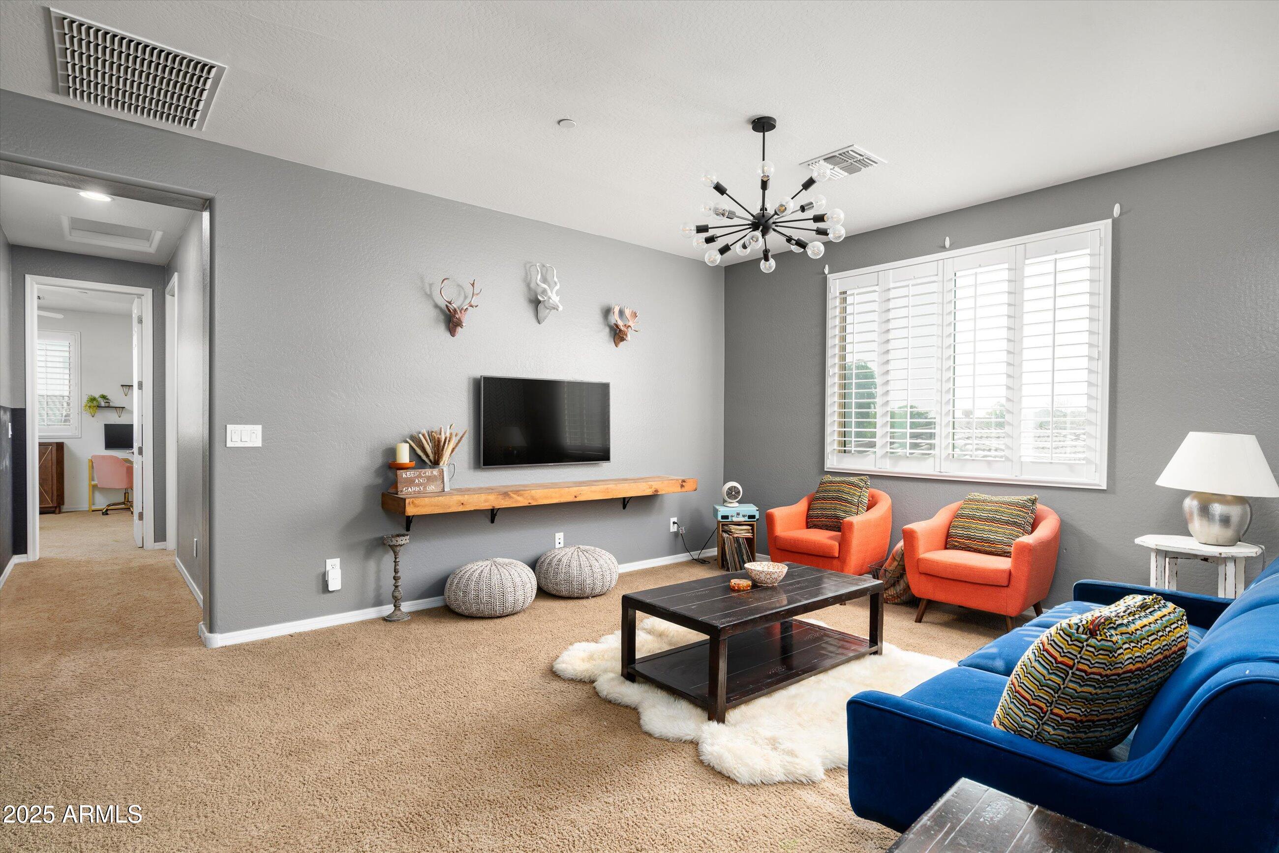 1535 W MOLLY Lane