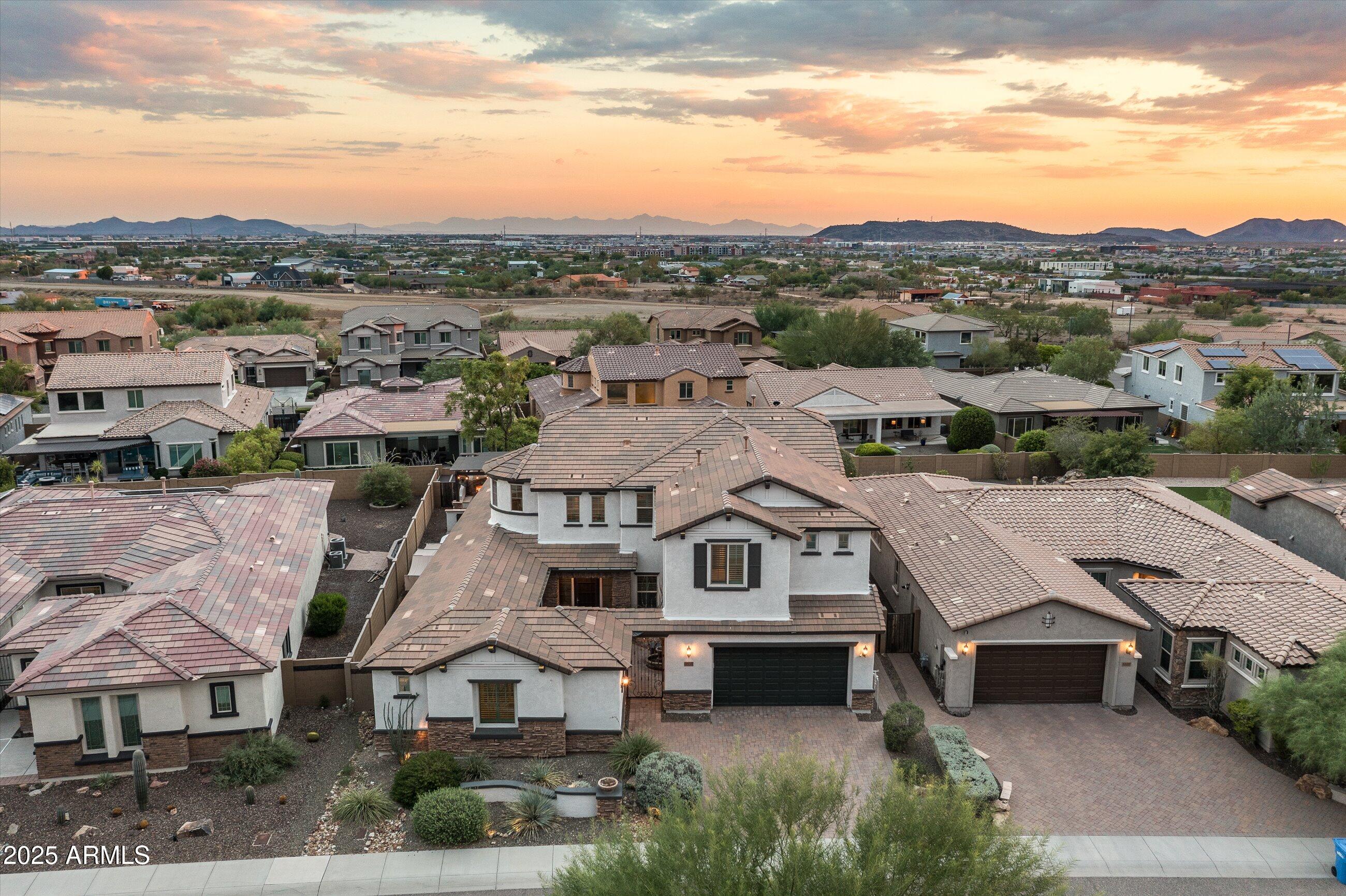 1535 W MOLLY Lane