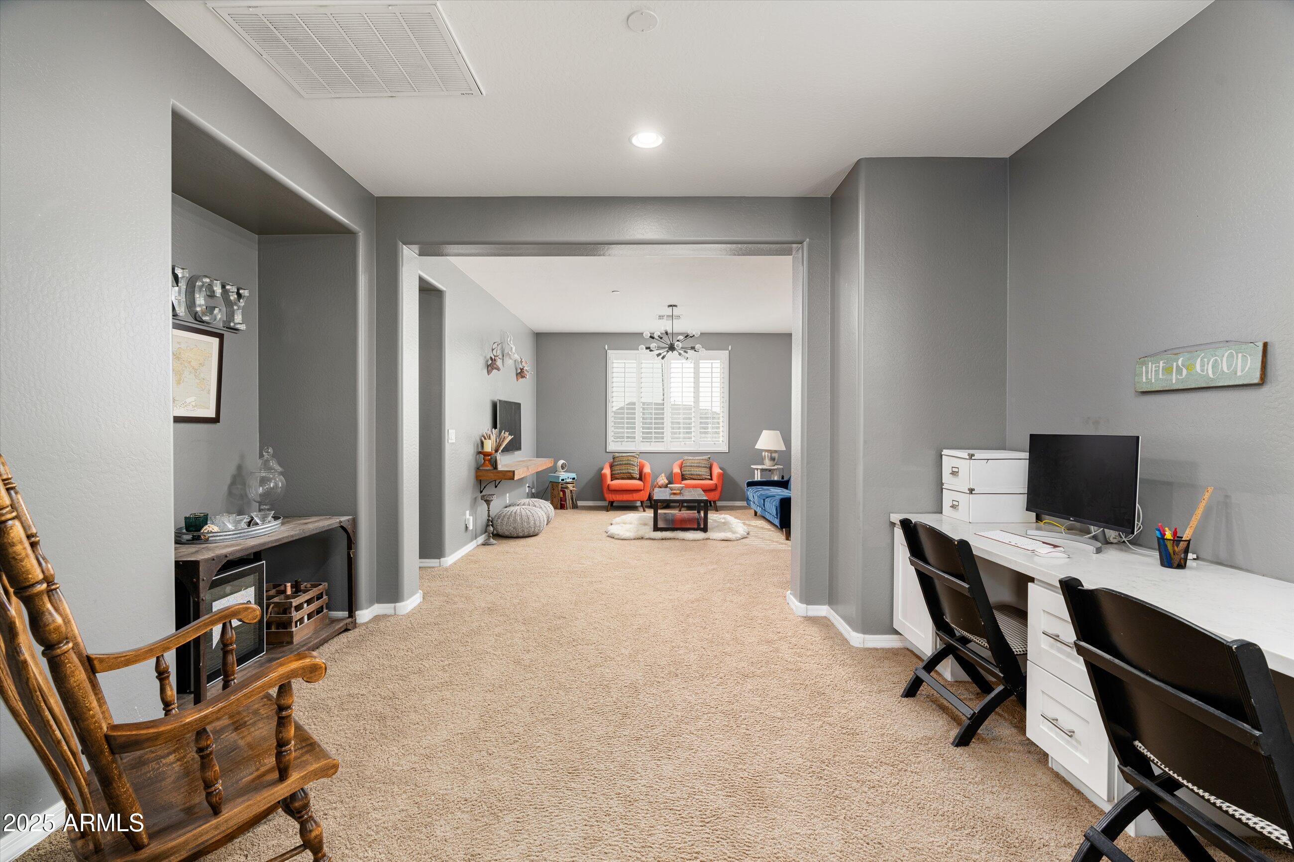 1535 W MOLLY Lane