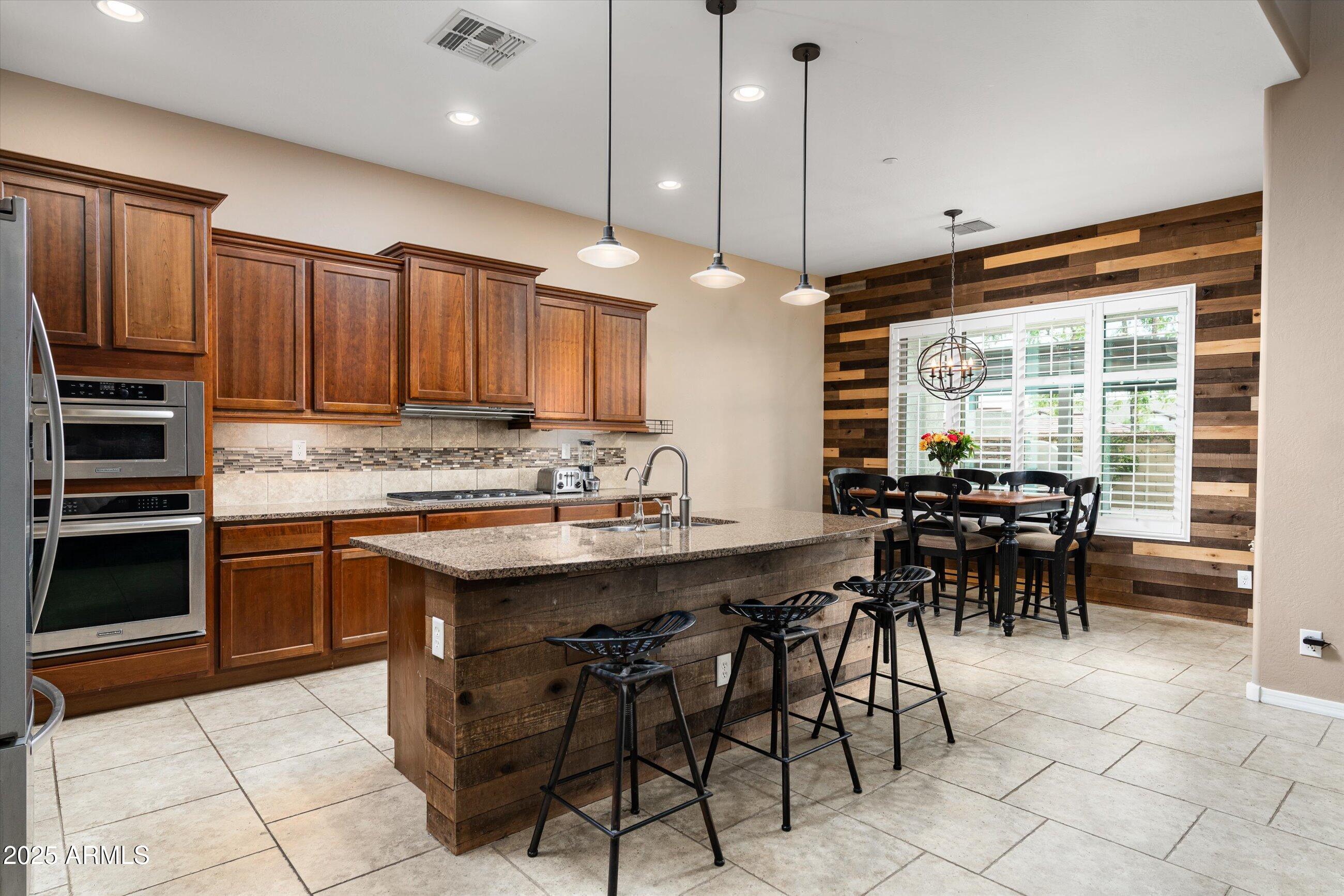 1535 W MOLLY Lane