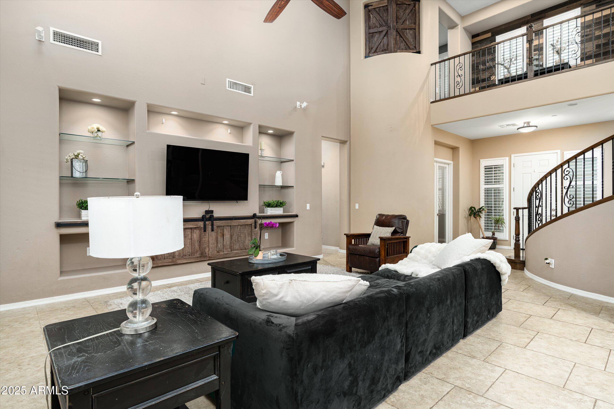 1535 W MOLLY Lane