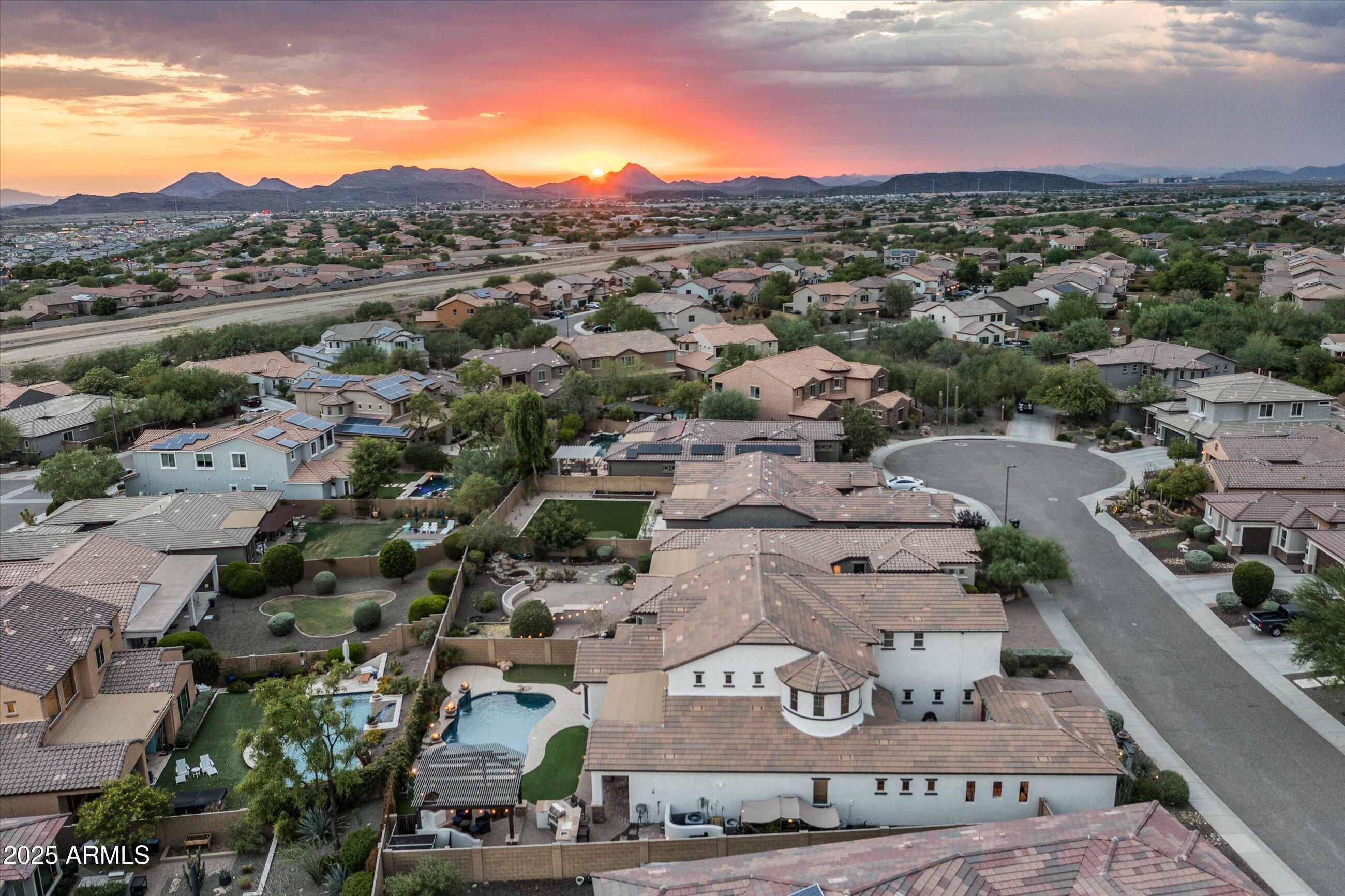 1535 W MOLLY Lane