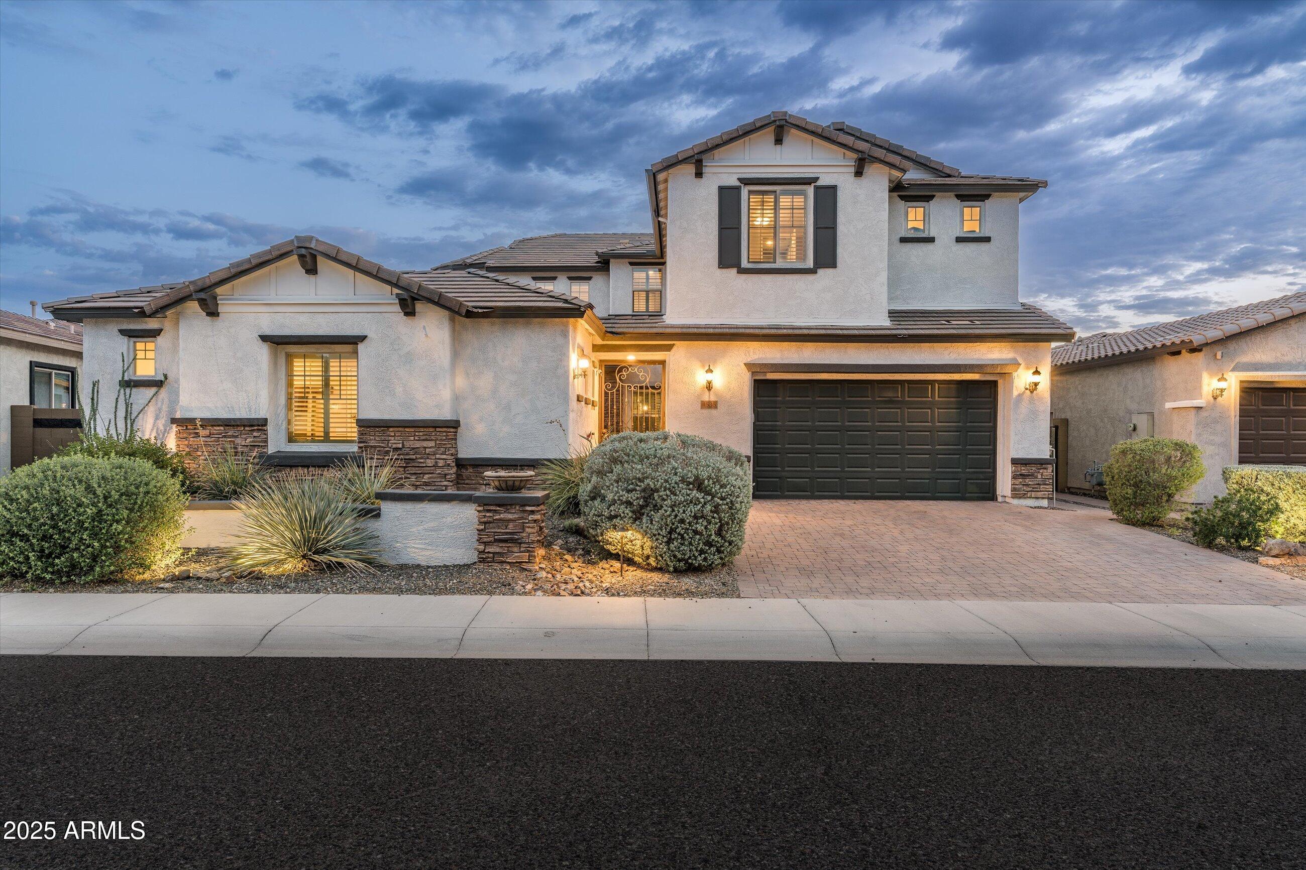 1535 W MOLLY Lane
