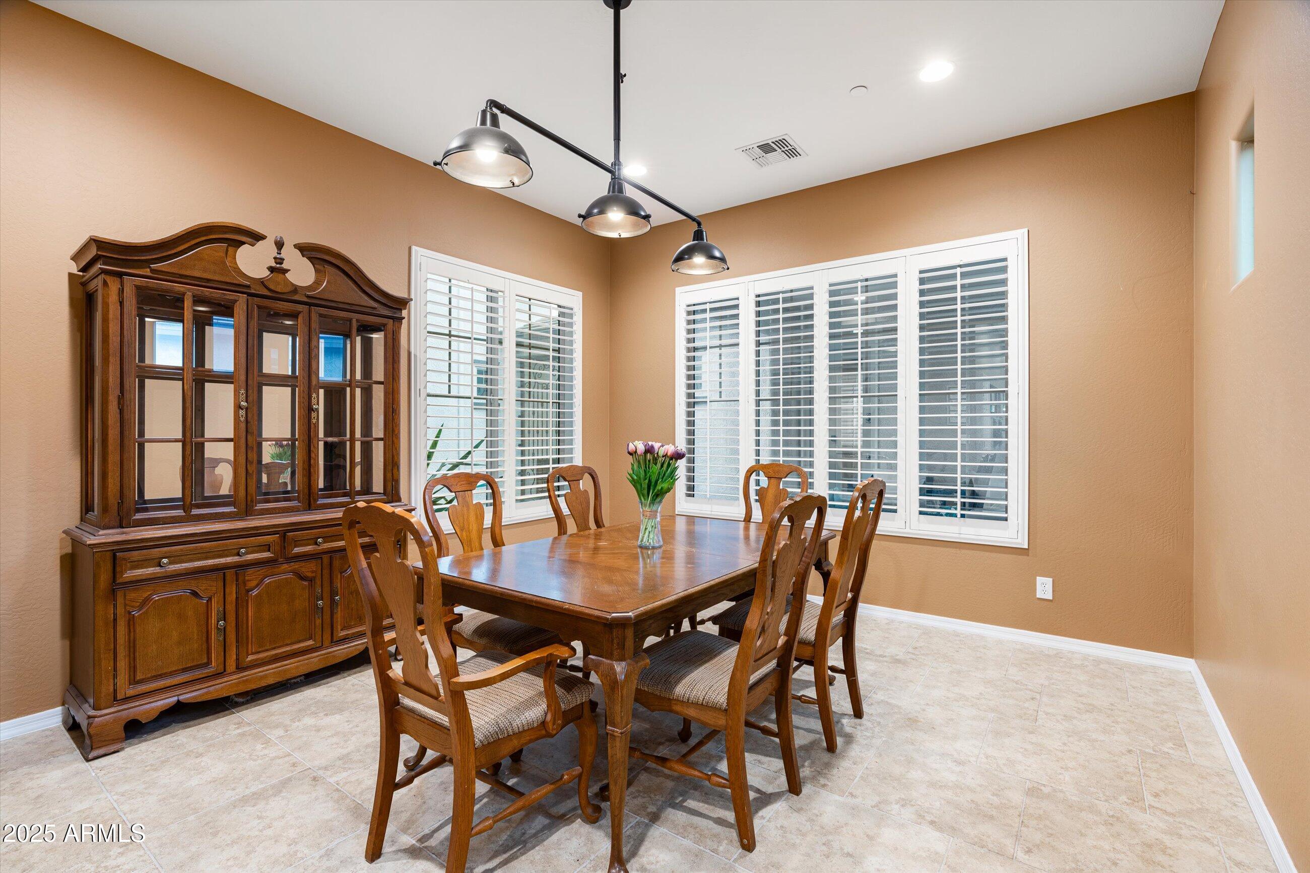 1535 W MOLLY Lane