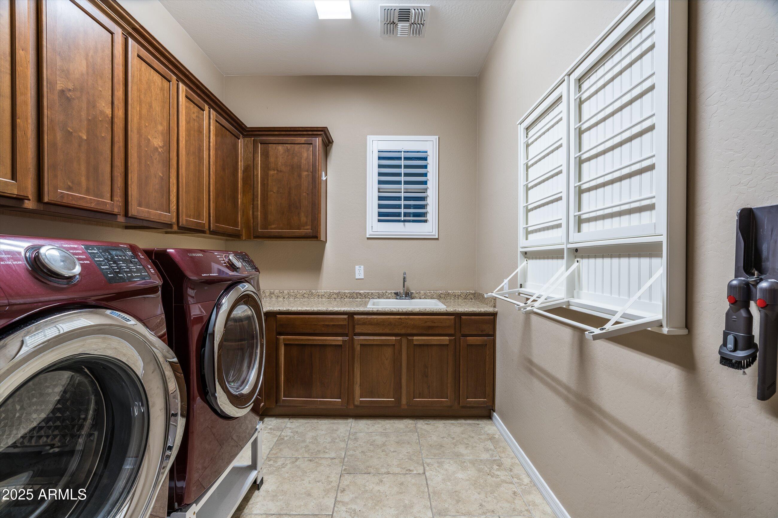 1535 W MOLLY Lane