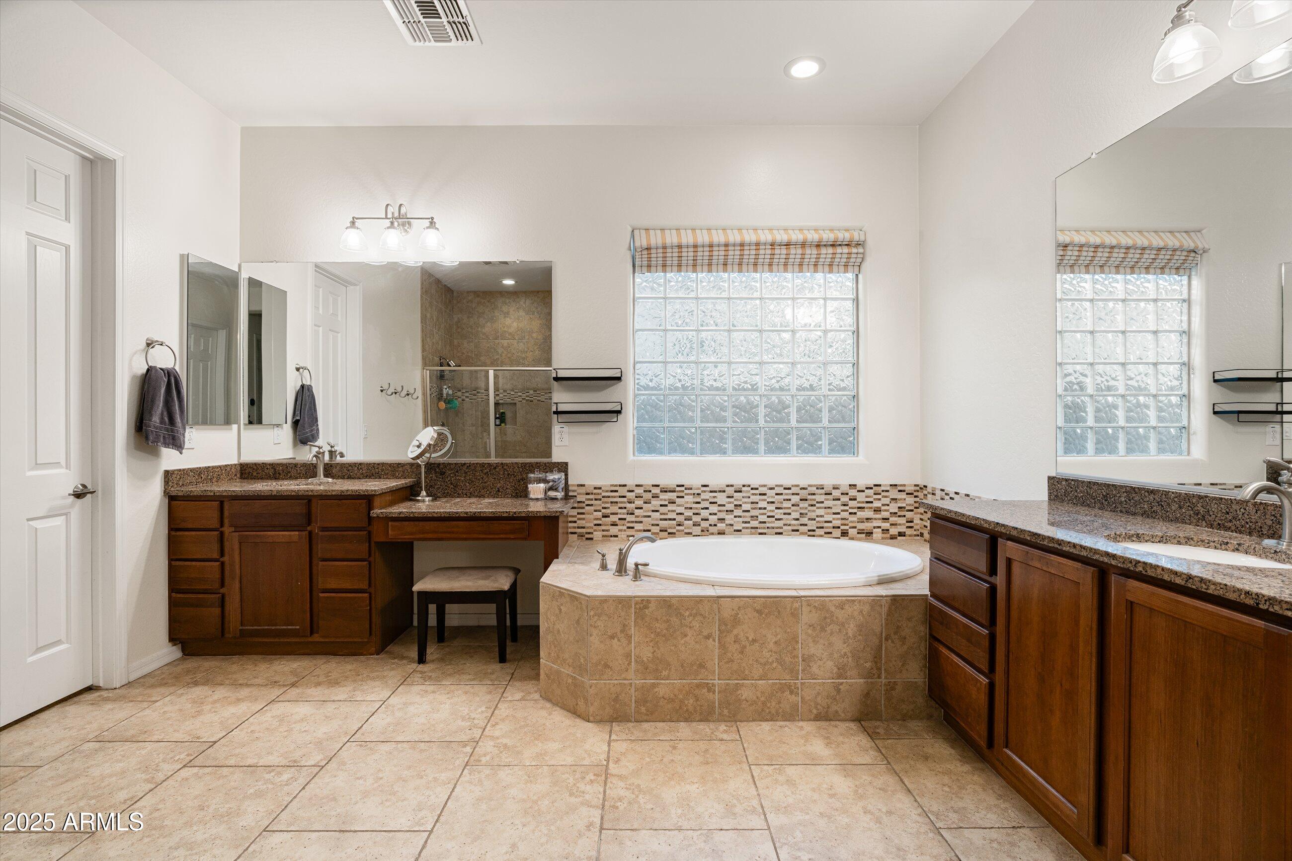 1535 W MOLLY Lane