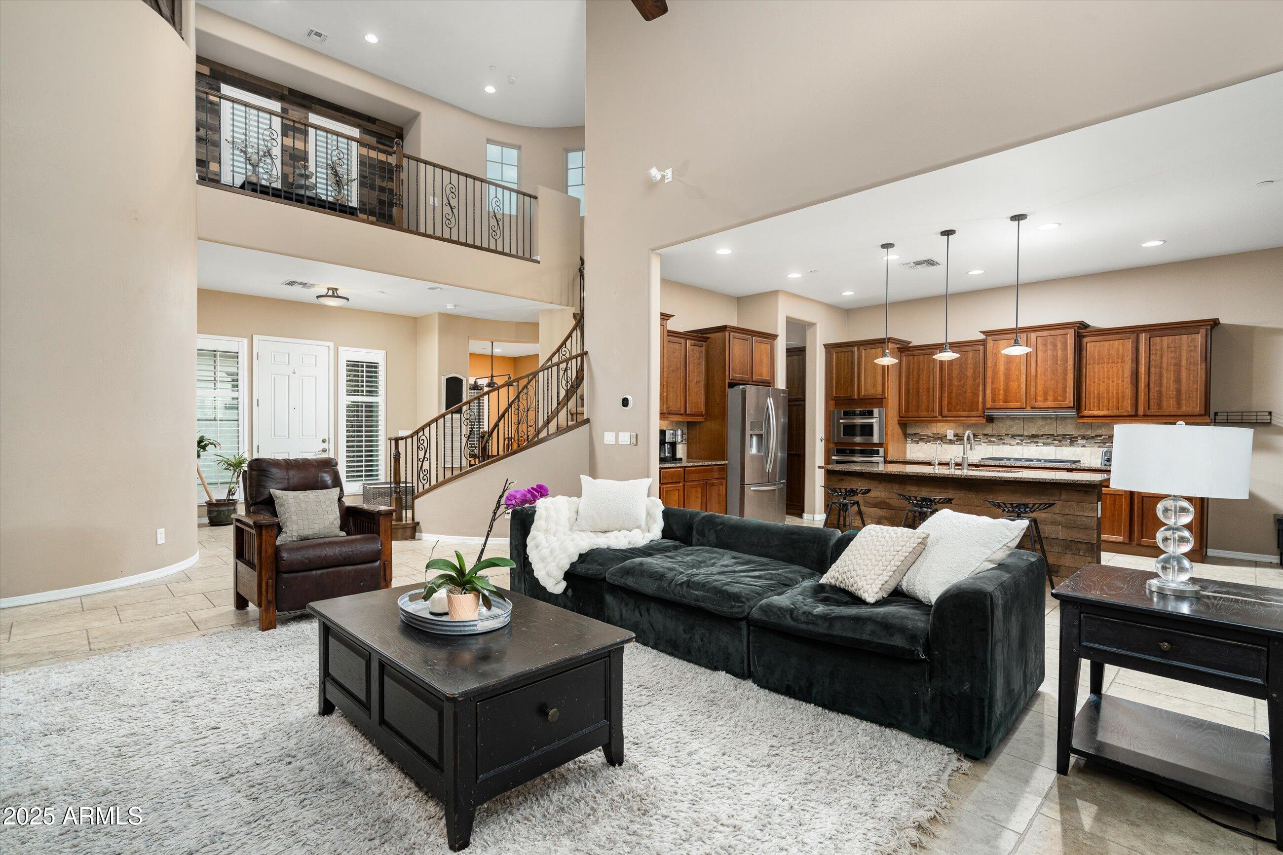 1535 W MOLLY Lane