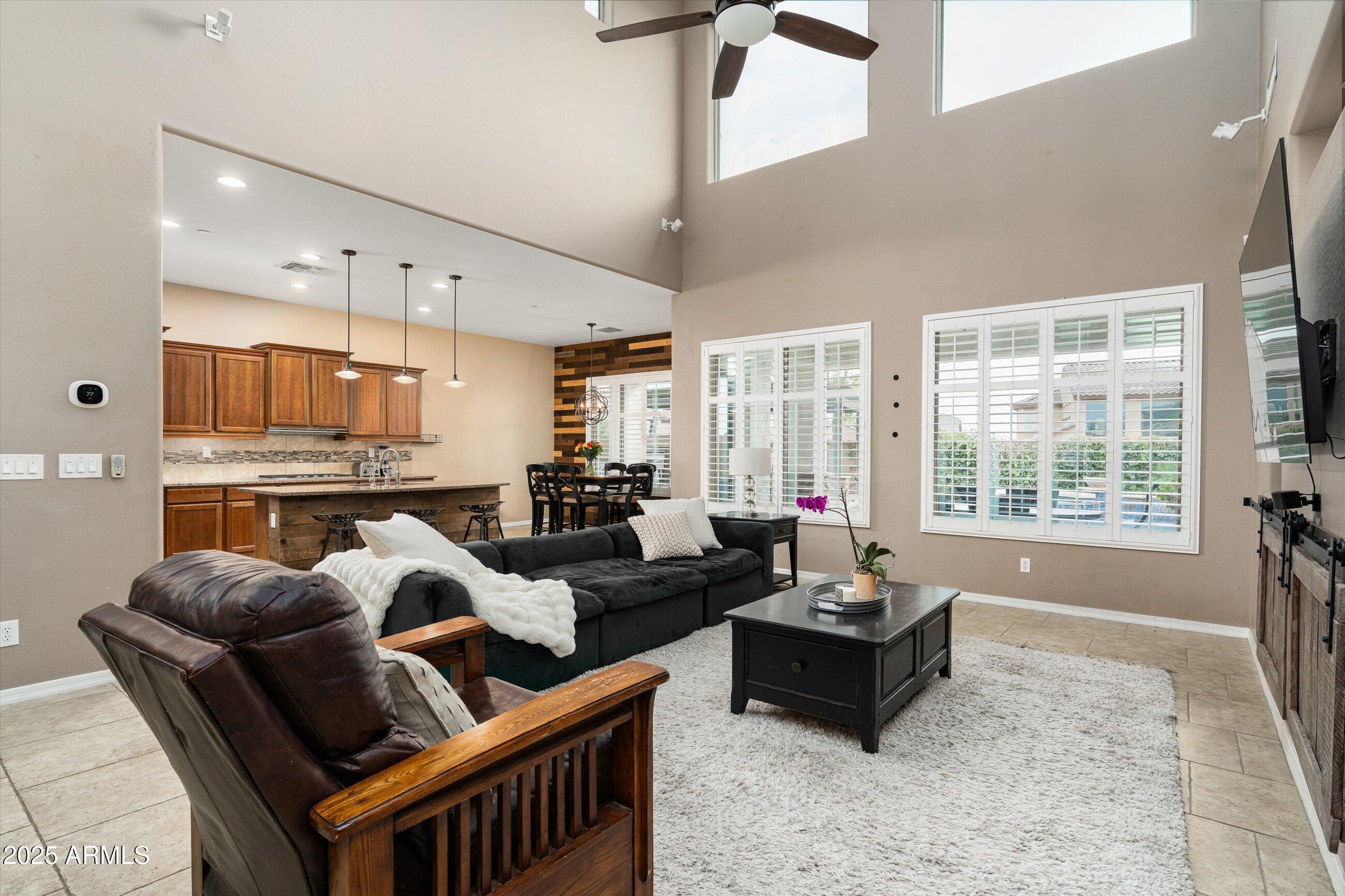 1535 W MOLLY Lane