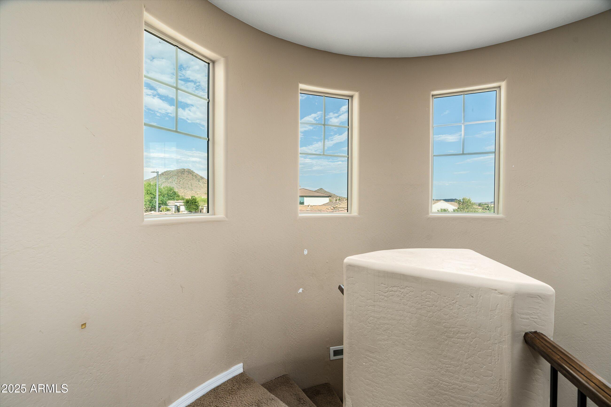 1535 W MOLLY Lane