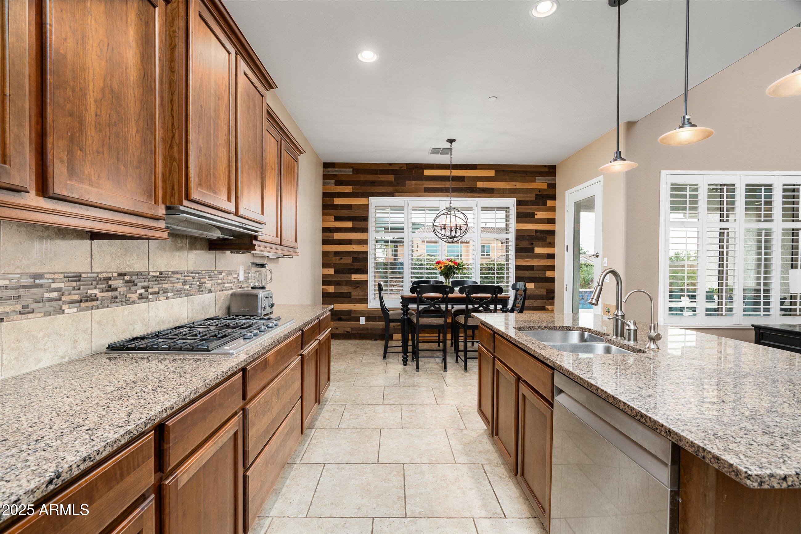 1535 W MOLLY Lane