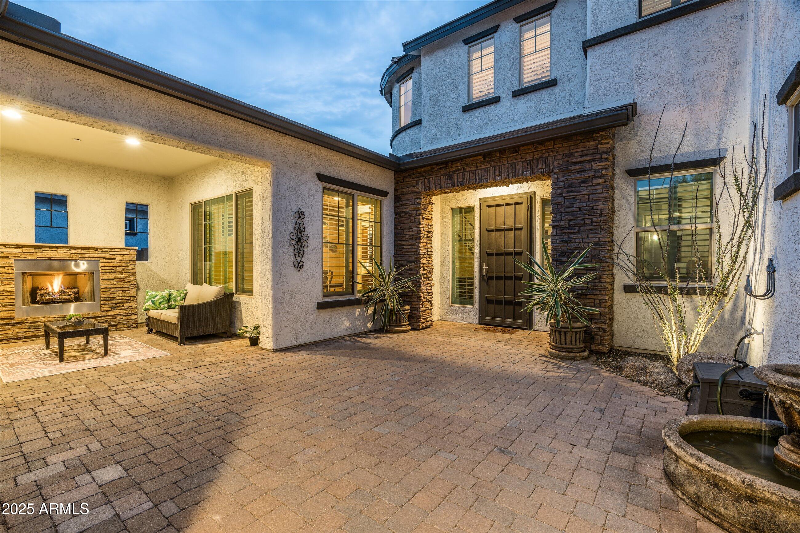 1535 W MOLLY Lane