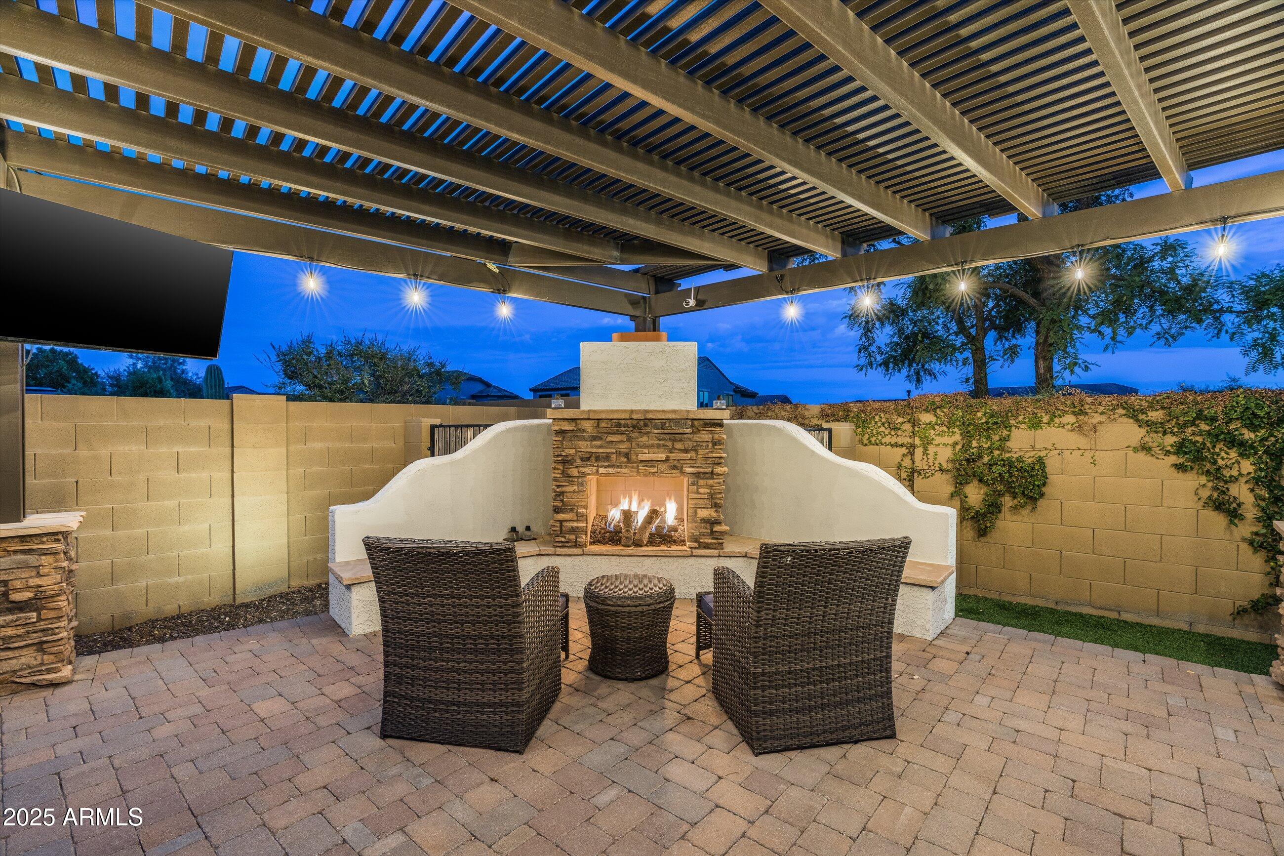 1535 W MOLLY Lane