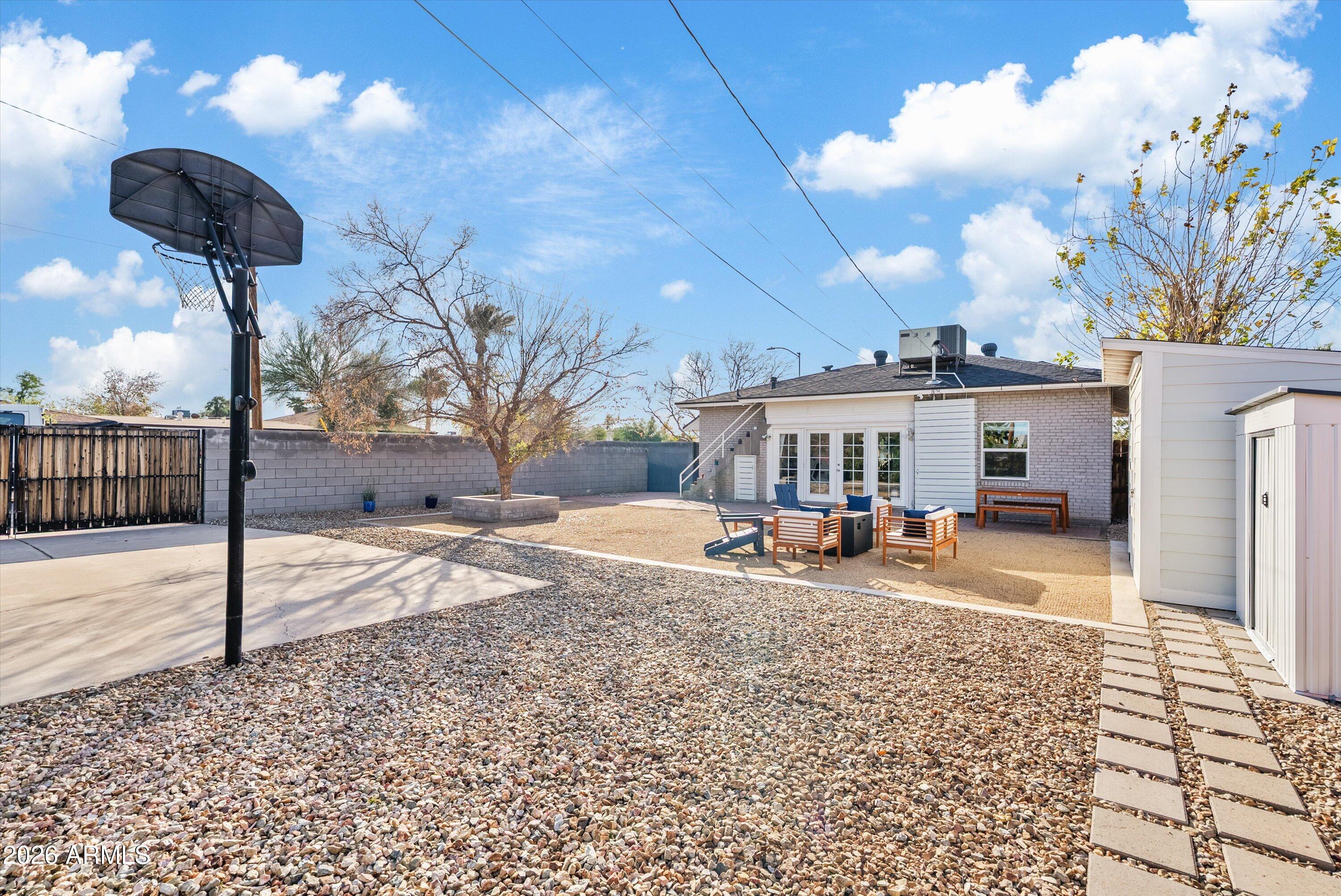 1346 E CORONADO Road