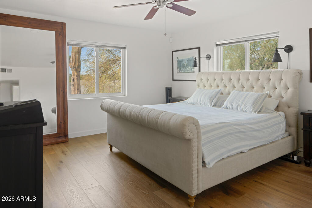2336 N 57th Place