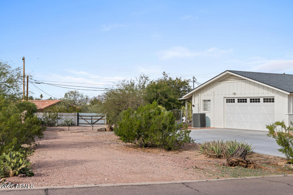 2336 N 57th Place
