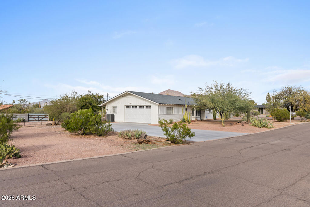 2336 N 57th Place