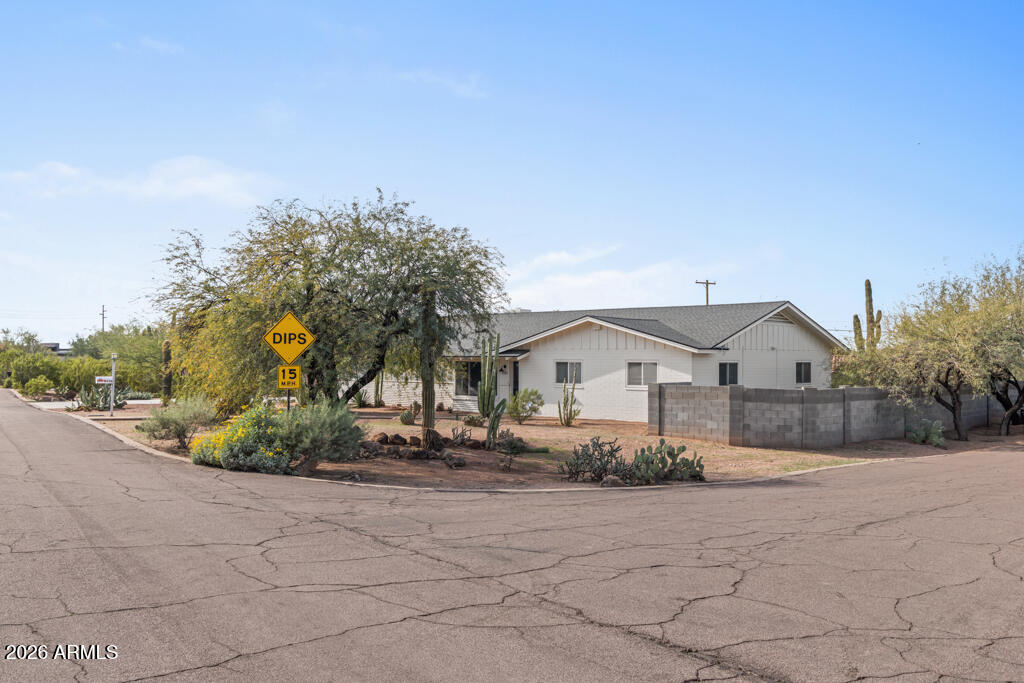 2336 N 57th Place