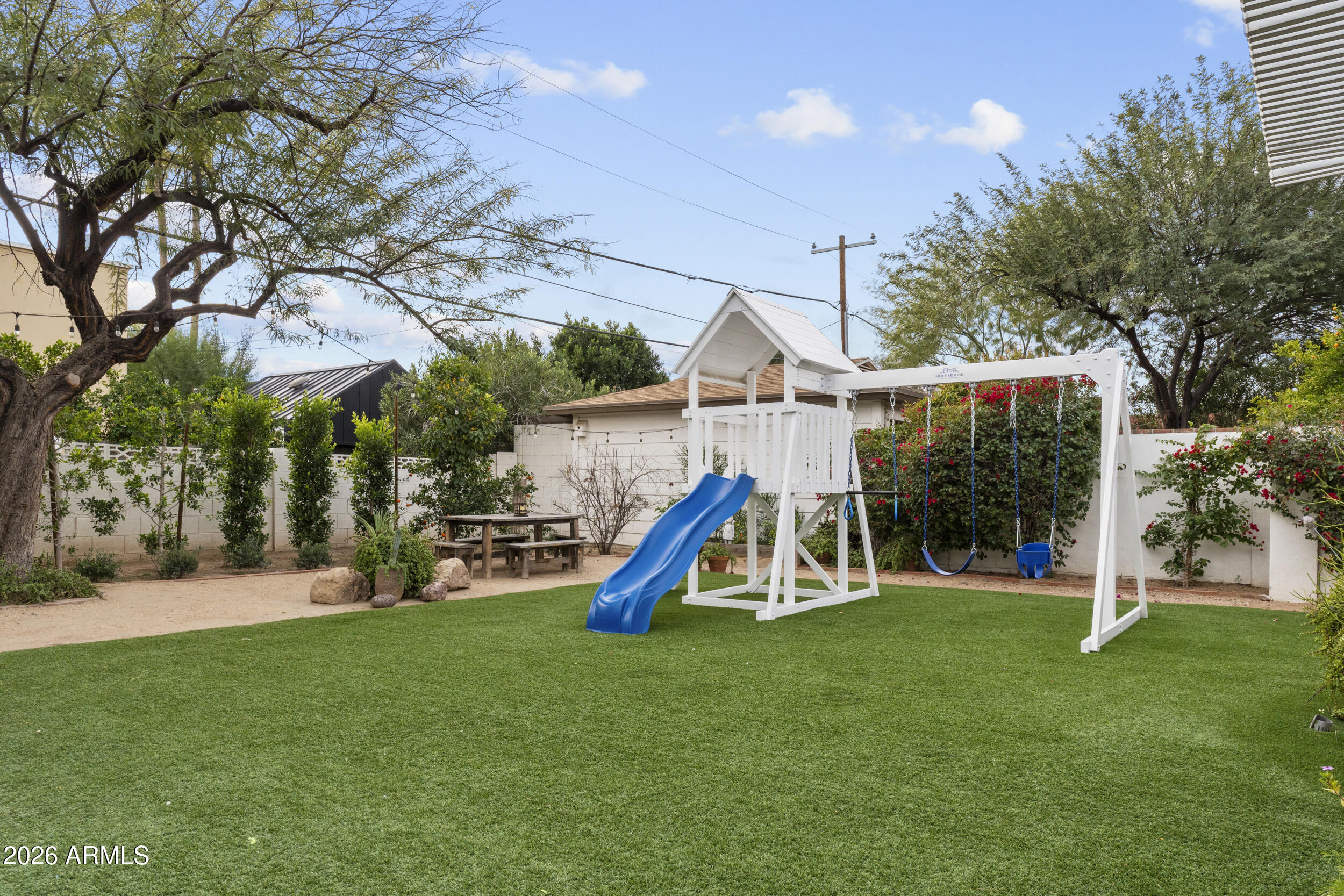 317 W ENCANTO Boulevard
